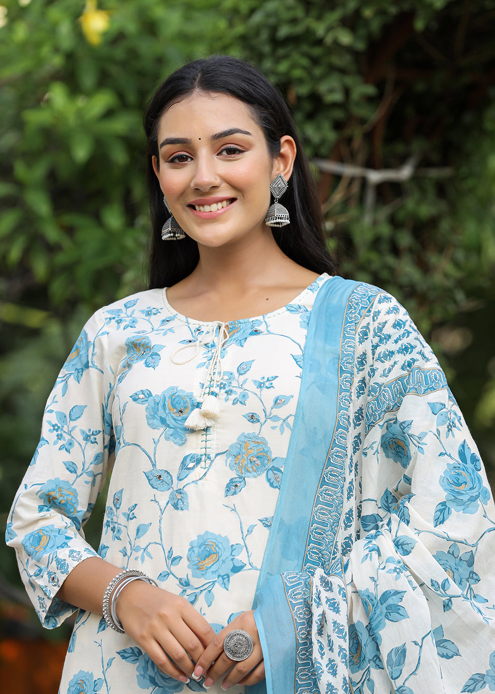 Kaajh Women's Sky Blue Floral Print Cotton Kurta Pant Set With Dupatta
