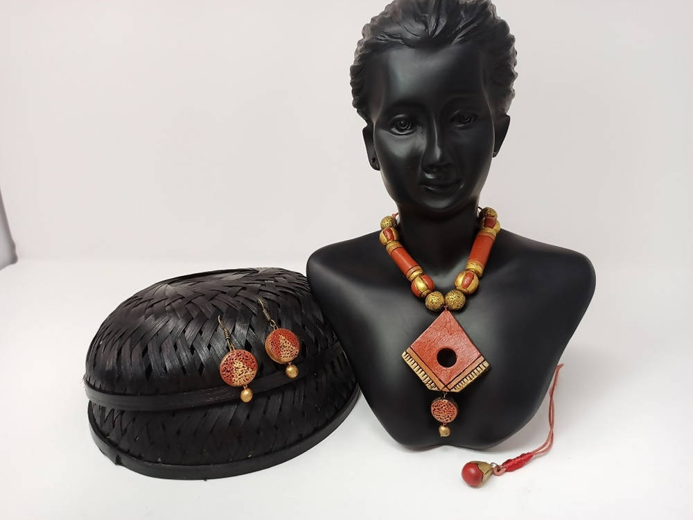 Terracotta Diamond Pendant Mini Necklace Set With Hangings