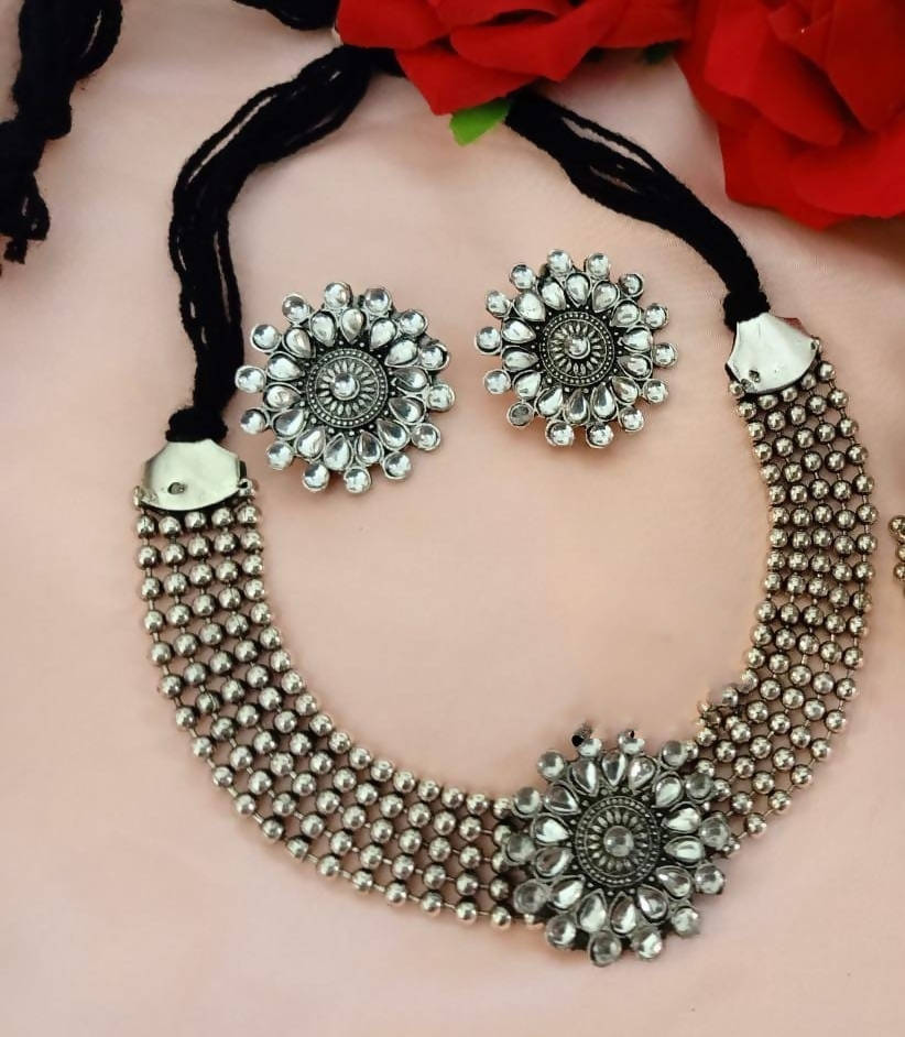 Mominos Fashion Silver color Necklace with Kundan work Mangalsutra 