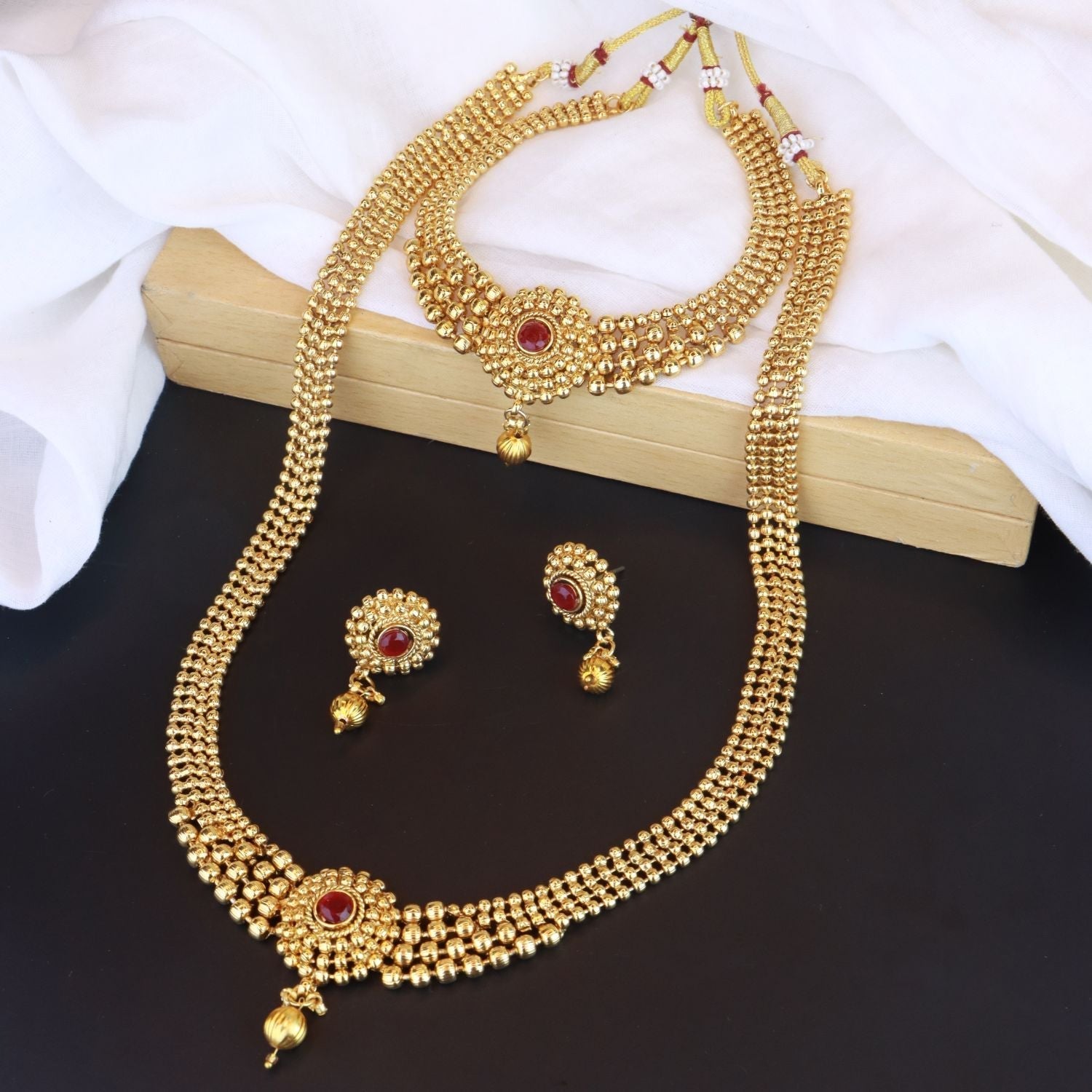 Gold-Polished Traditional Style Choker Necklace Jewellery Set for Women/Girls - Wahe Jewels Noz2Toz