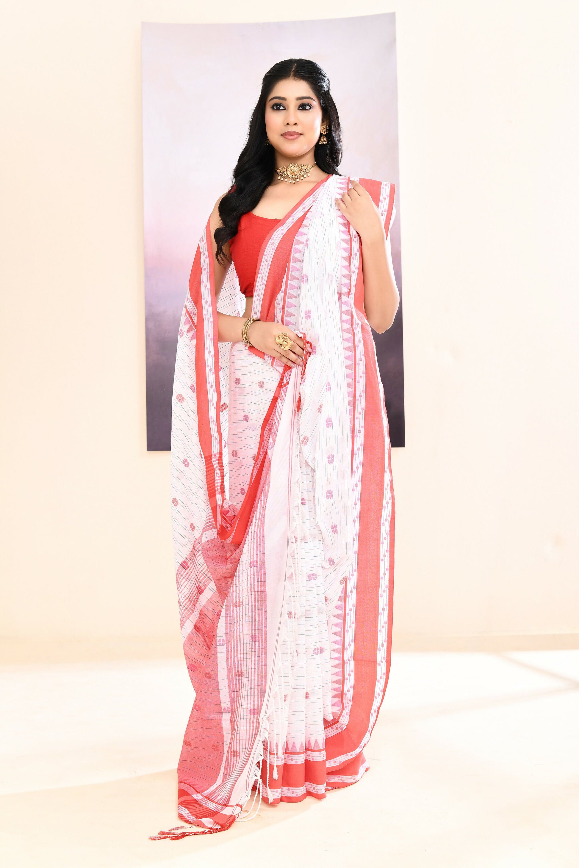 Piyari Fashion Women's White Embellished Cotton Saree