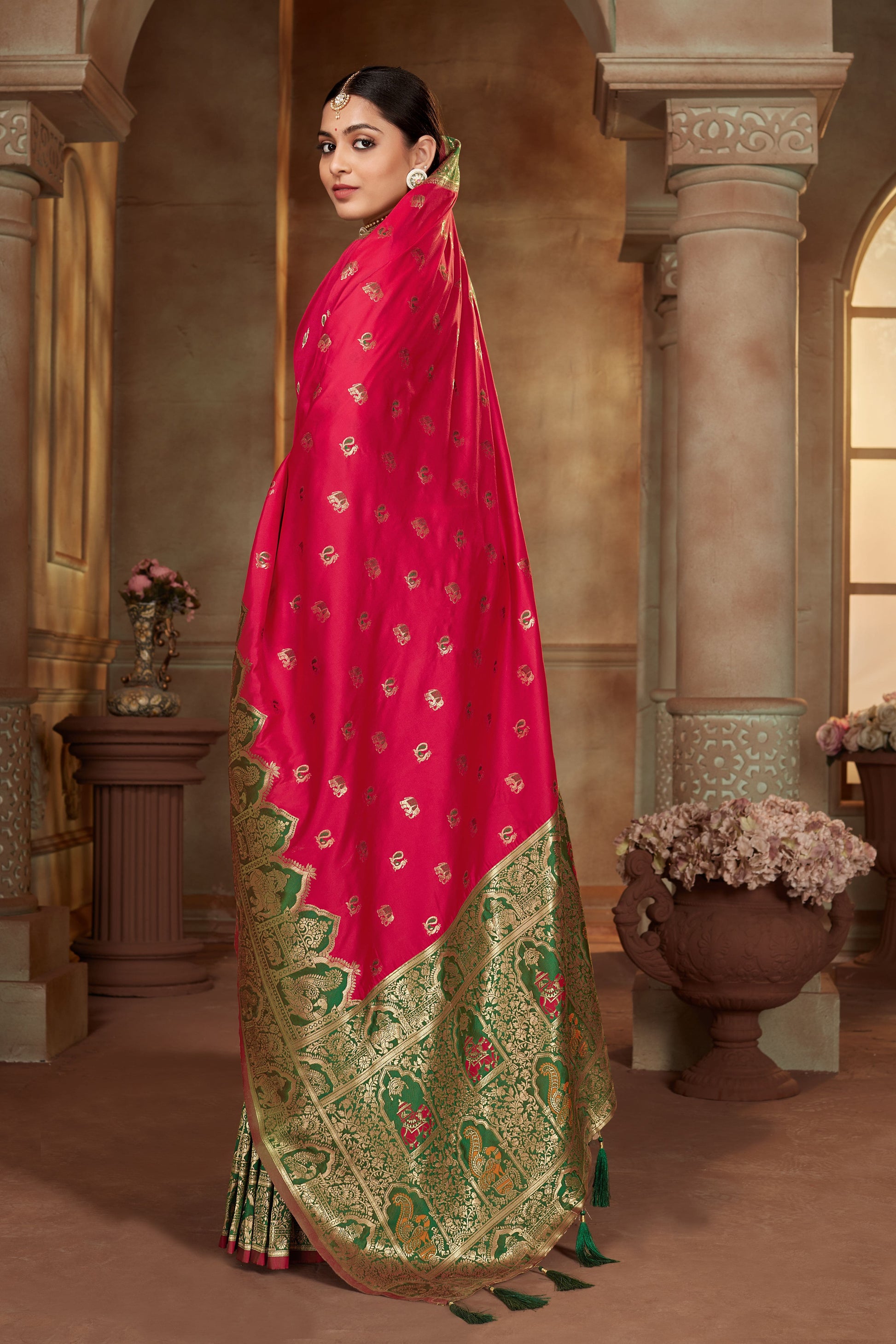 MANOHARI Banarasi Silk Blend Jacquard Work Saree - Pink