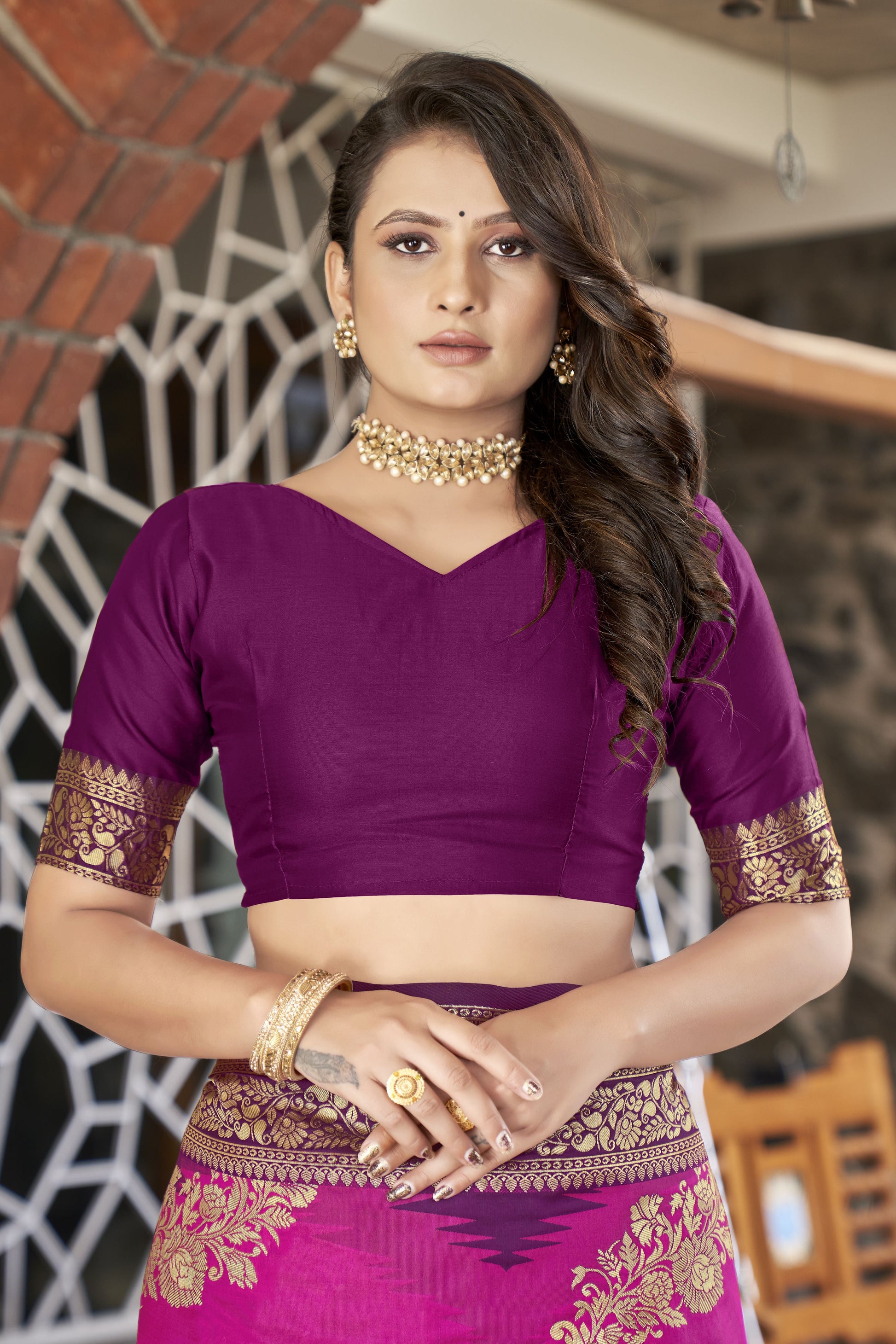 MANOHARI Banarasi Silk Blend Jacquard Work Saree - Purple