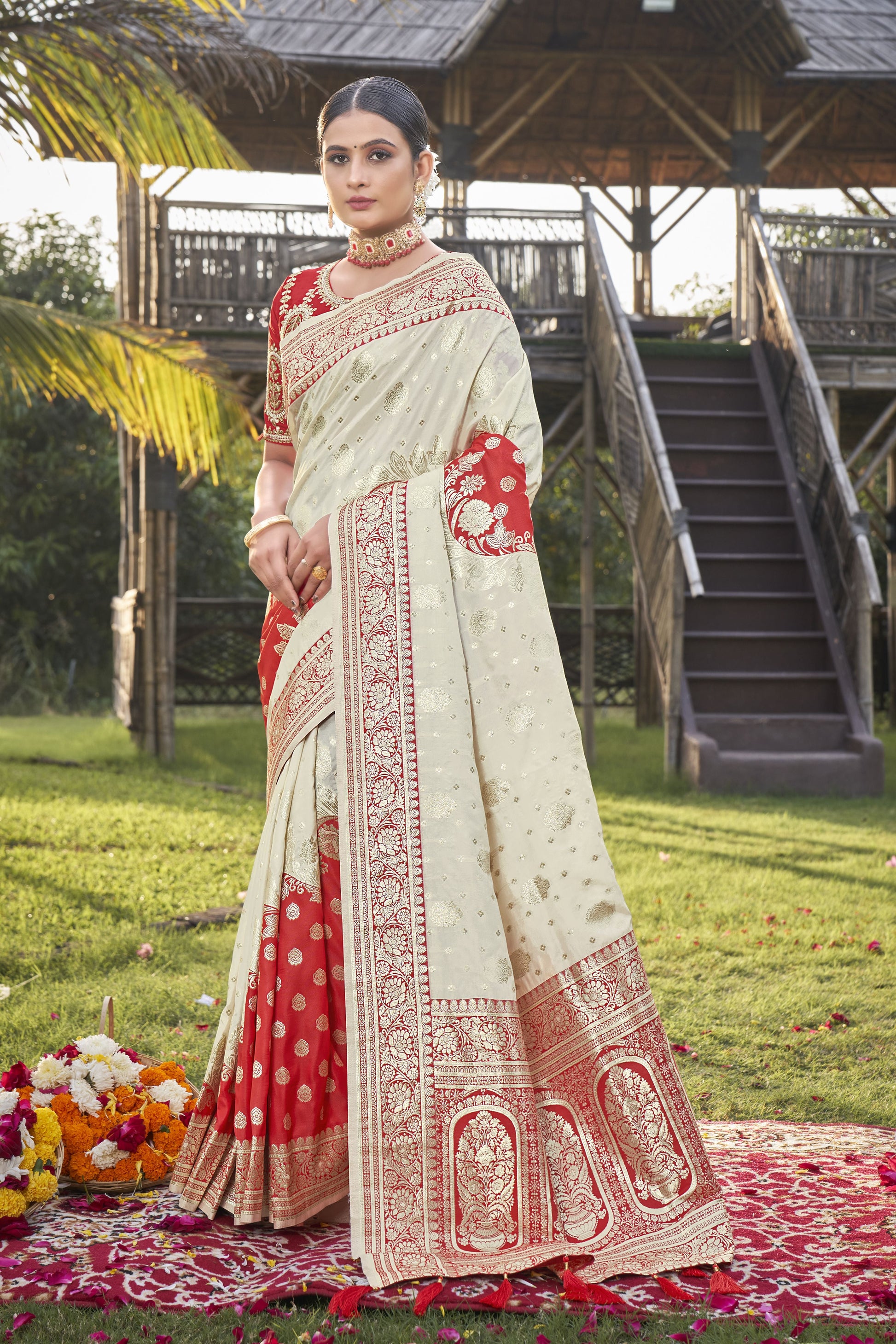 MANOHARI Banarasi Silk Blend Jacquard Work Saree - Red