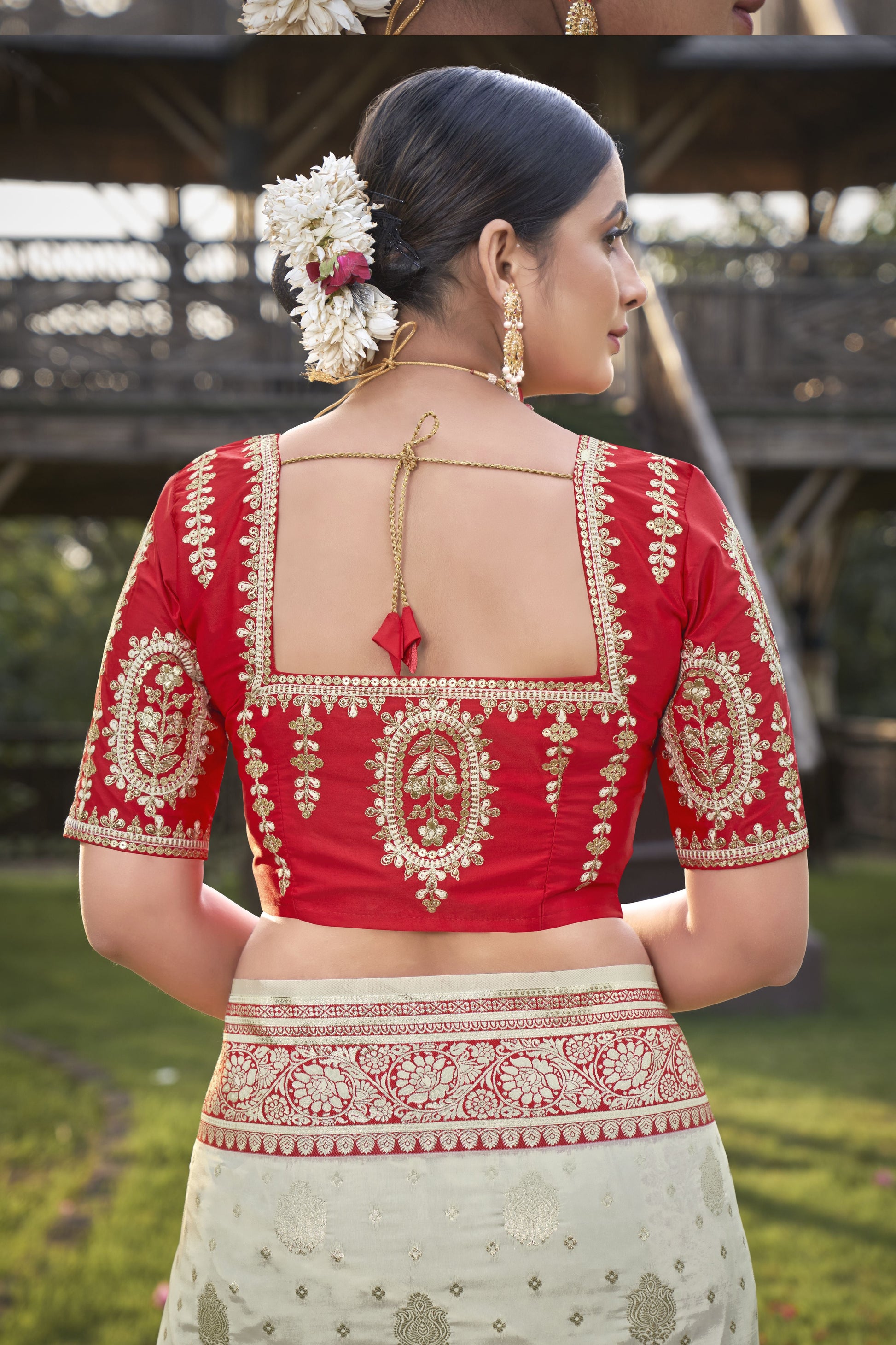 MANOHARI Banarasi Silk Blend Jacquard Work Saree - Red