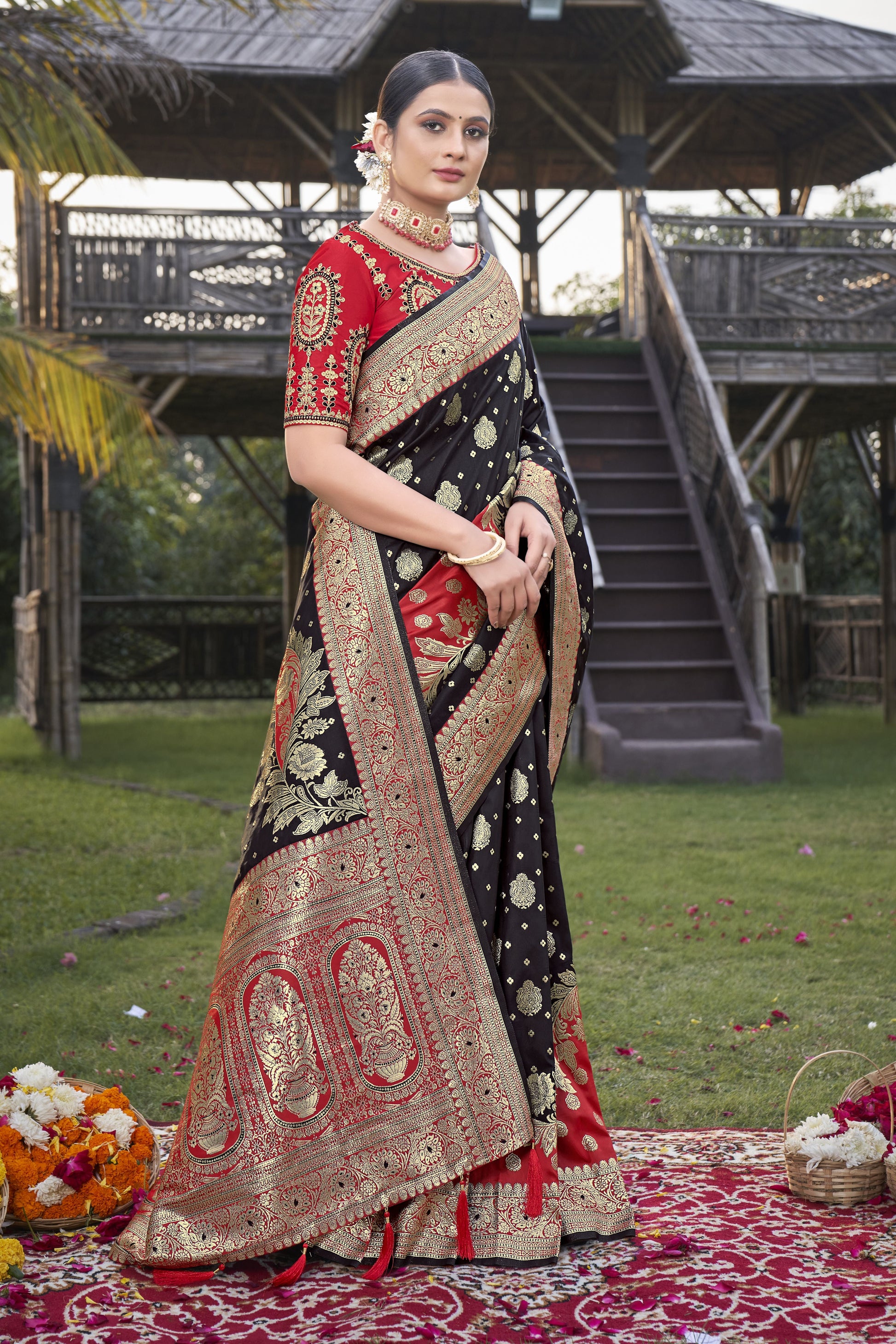 MANOHARI Banarasi Silk Blend Jacquard Work Saree - Black