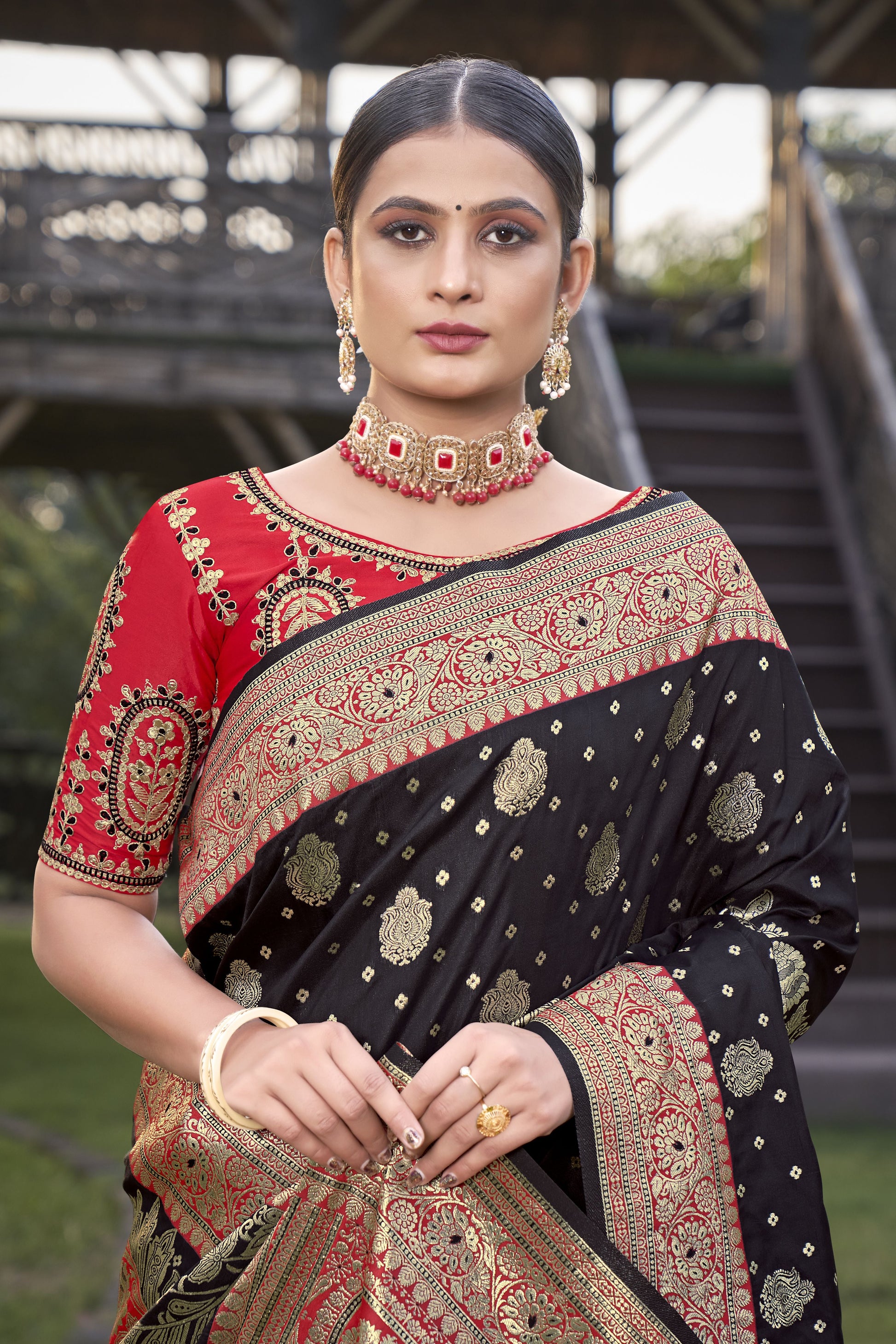 MANOHARI Banarasi Silk Blend Jacquard Work Saree - Black