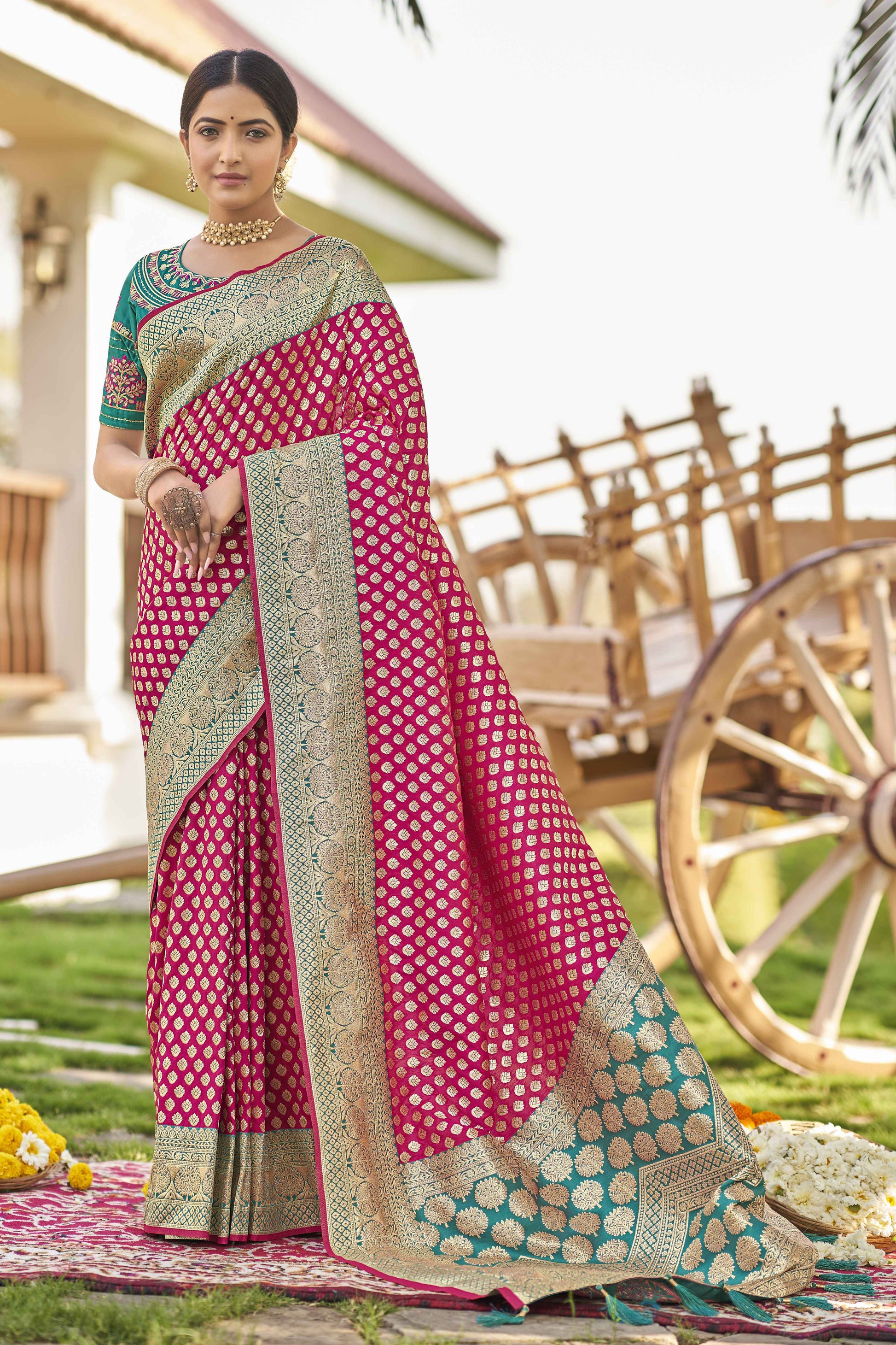 MANOHARI Banarasi Silk Blend Jacquard Work Saree - Pink