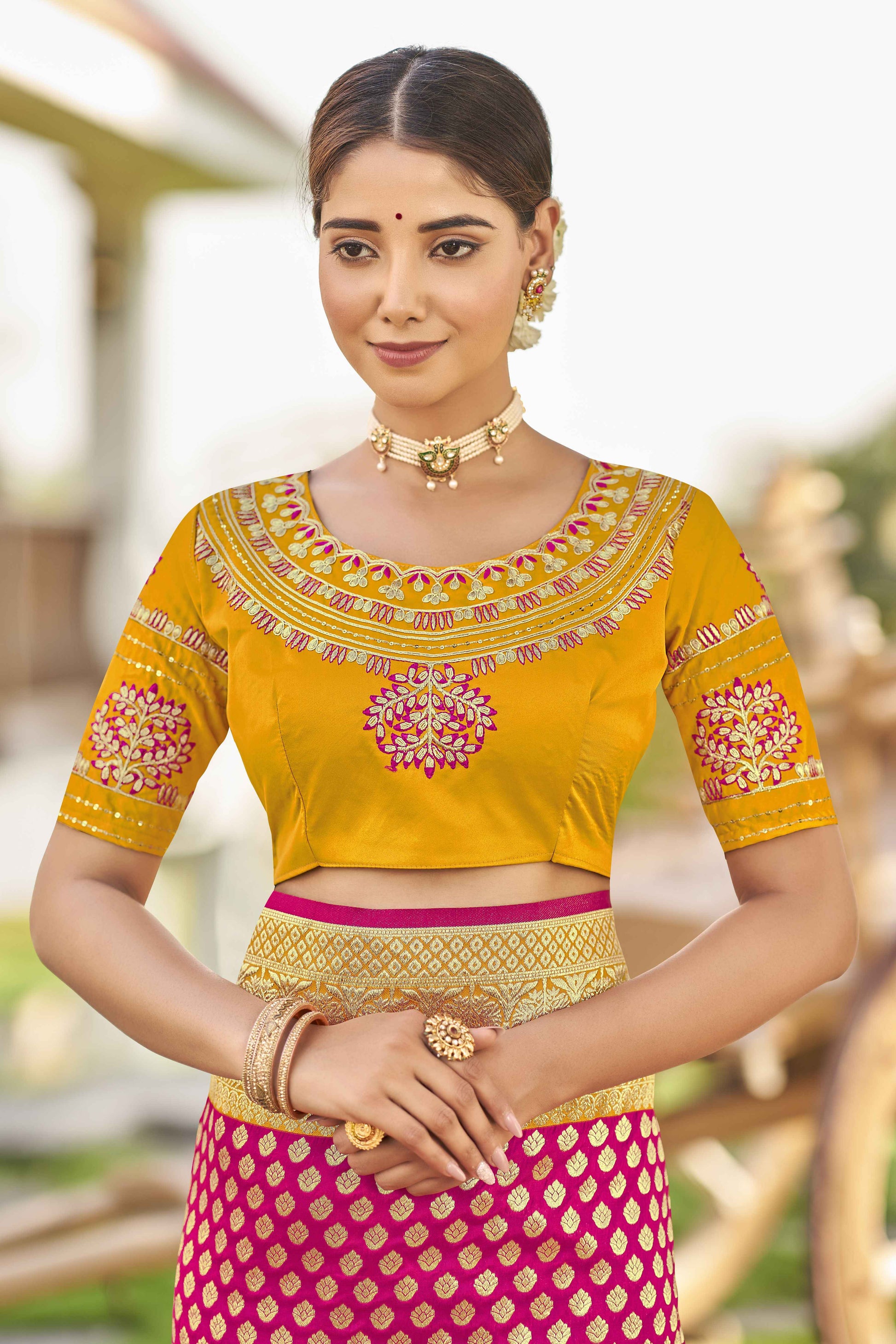 MANOHARI Banarasi Silk Blend Jacquard Work Saree - Pink