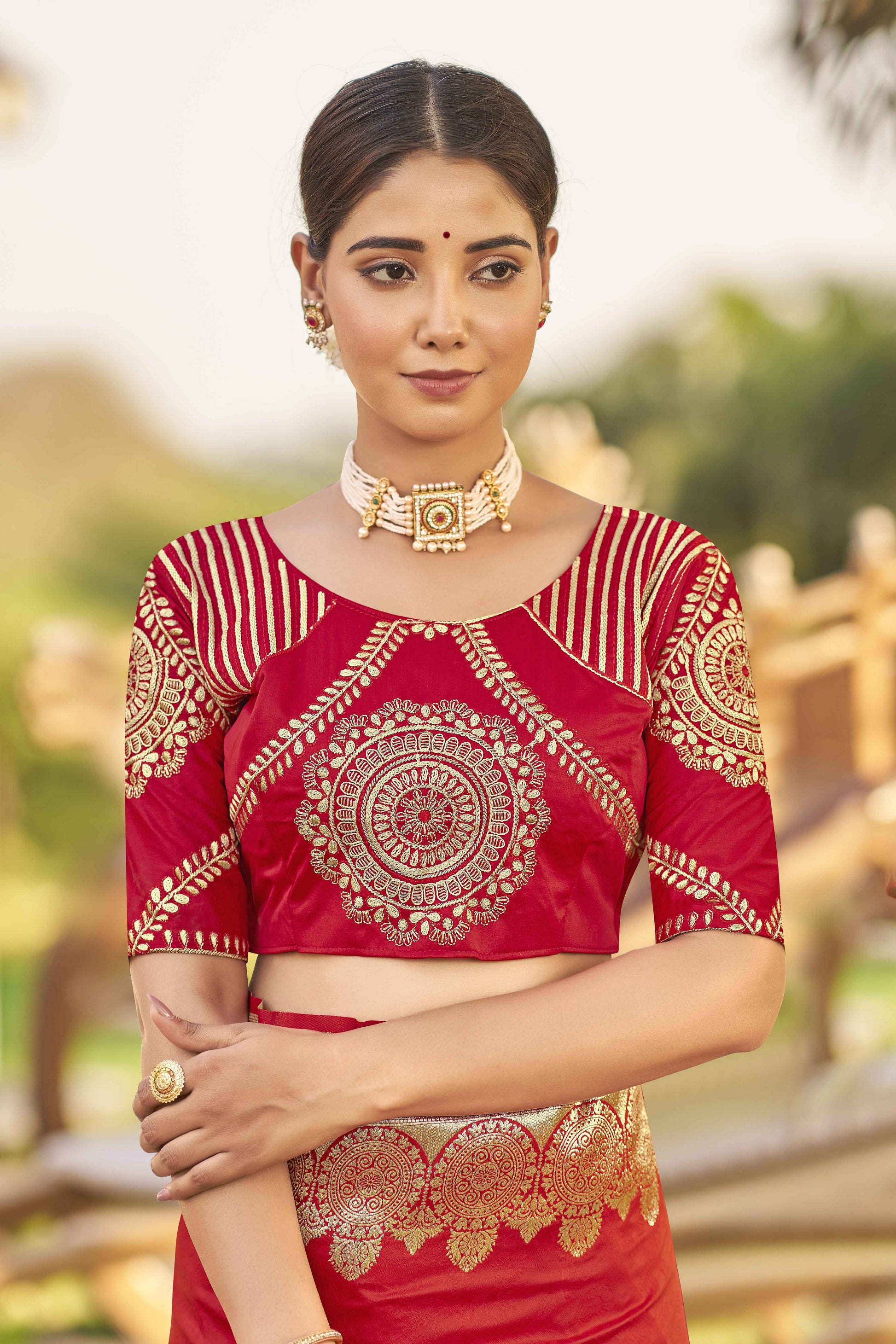 MANOHARI Banarasi Silk Blend Jacquard Work Saree - Red
