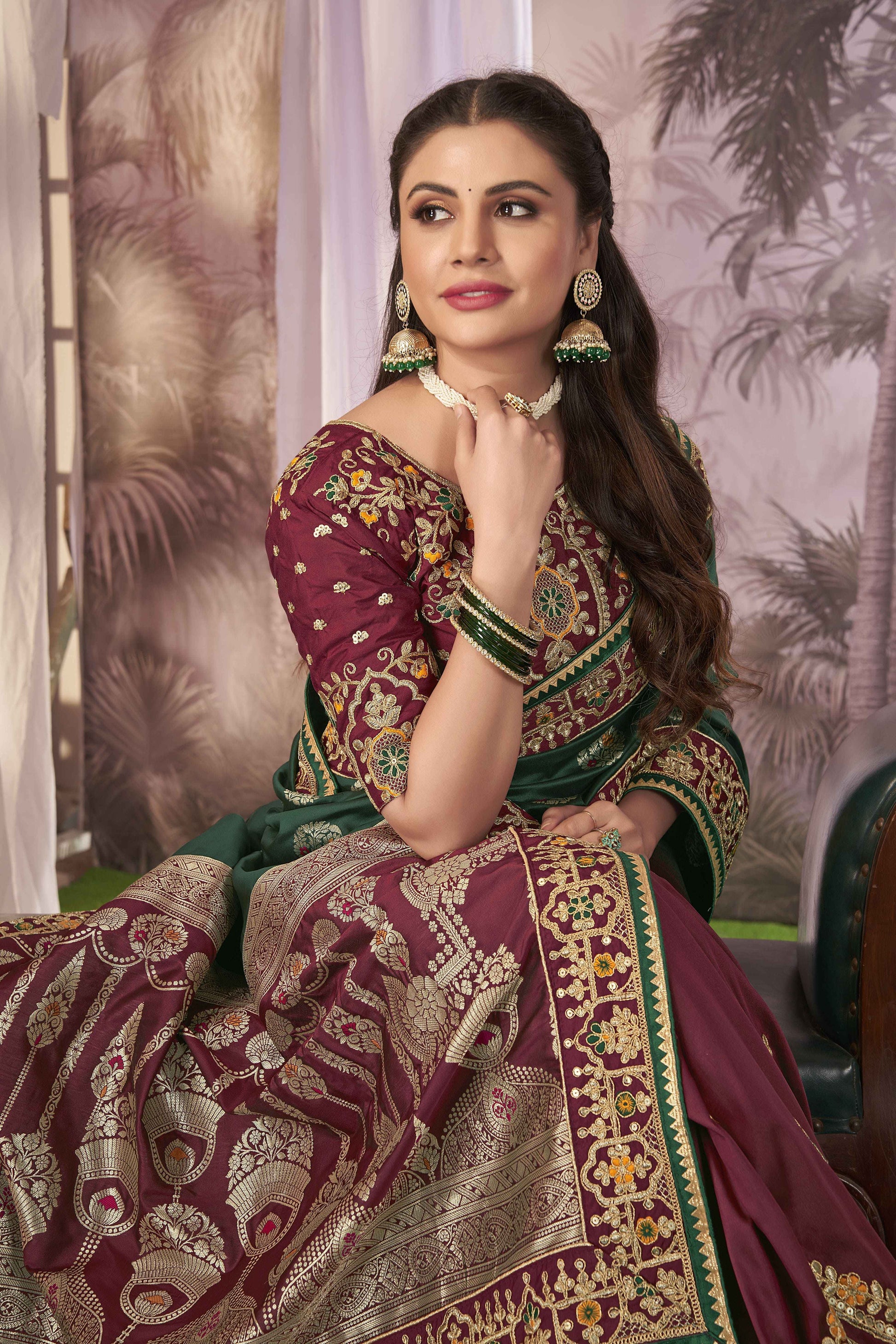 MANOHARI Banarasi Silk Blend Jacquard Work Saree - Green