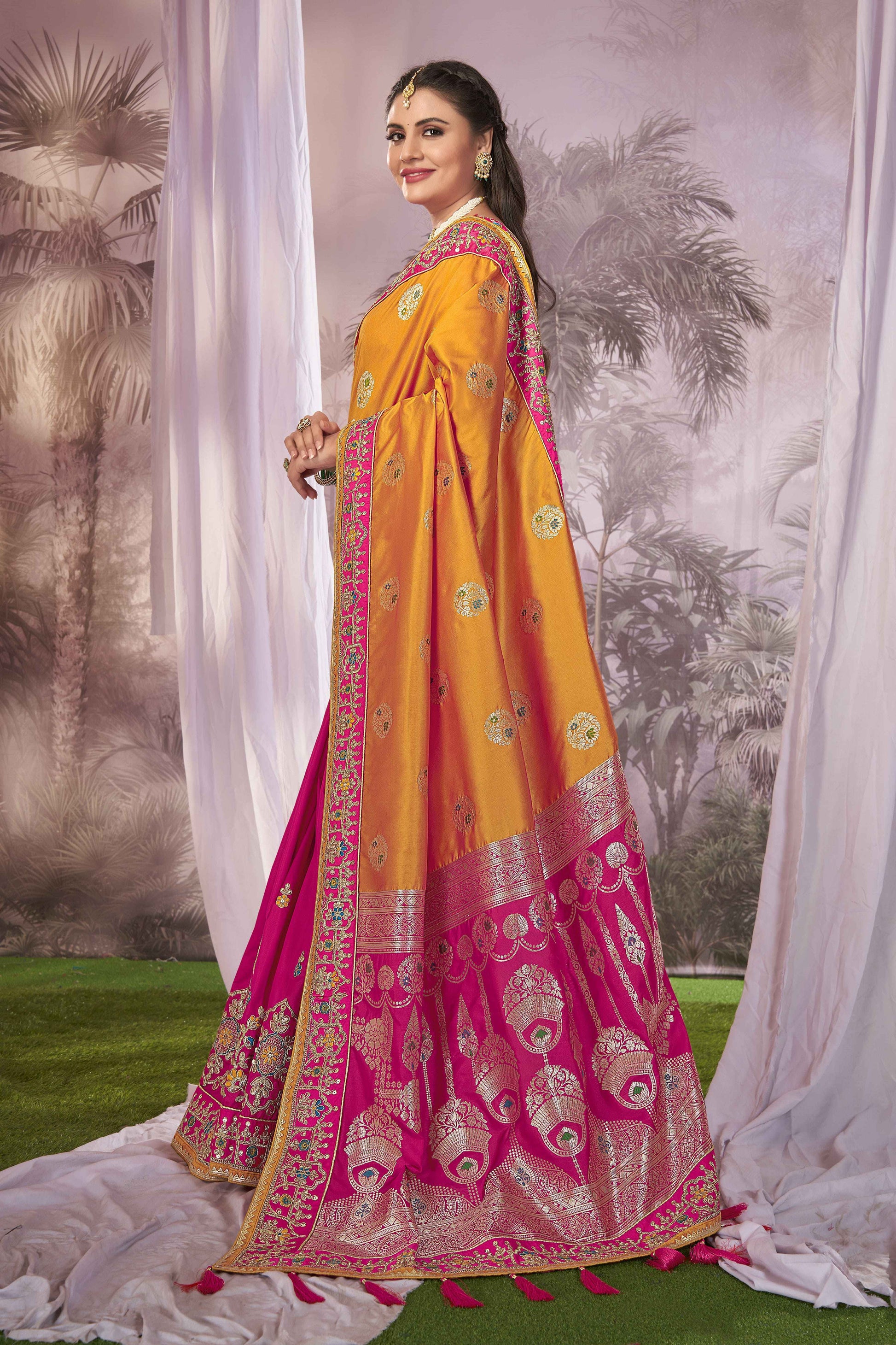 MANOHARI Banarasi Silk Blend Jacquard Work Saree - Pink