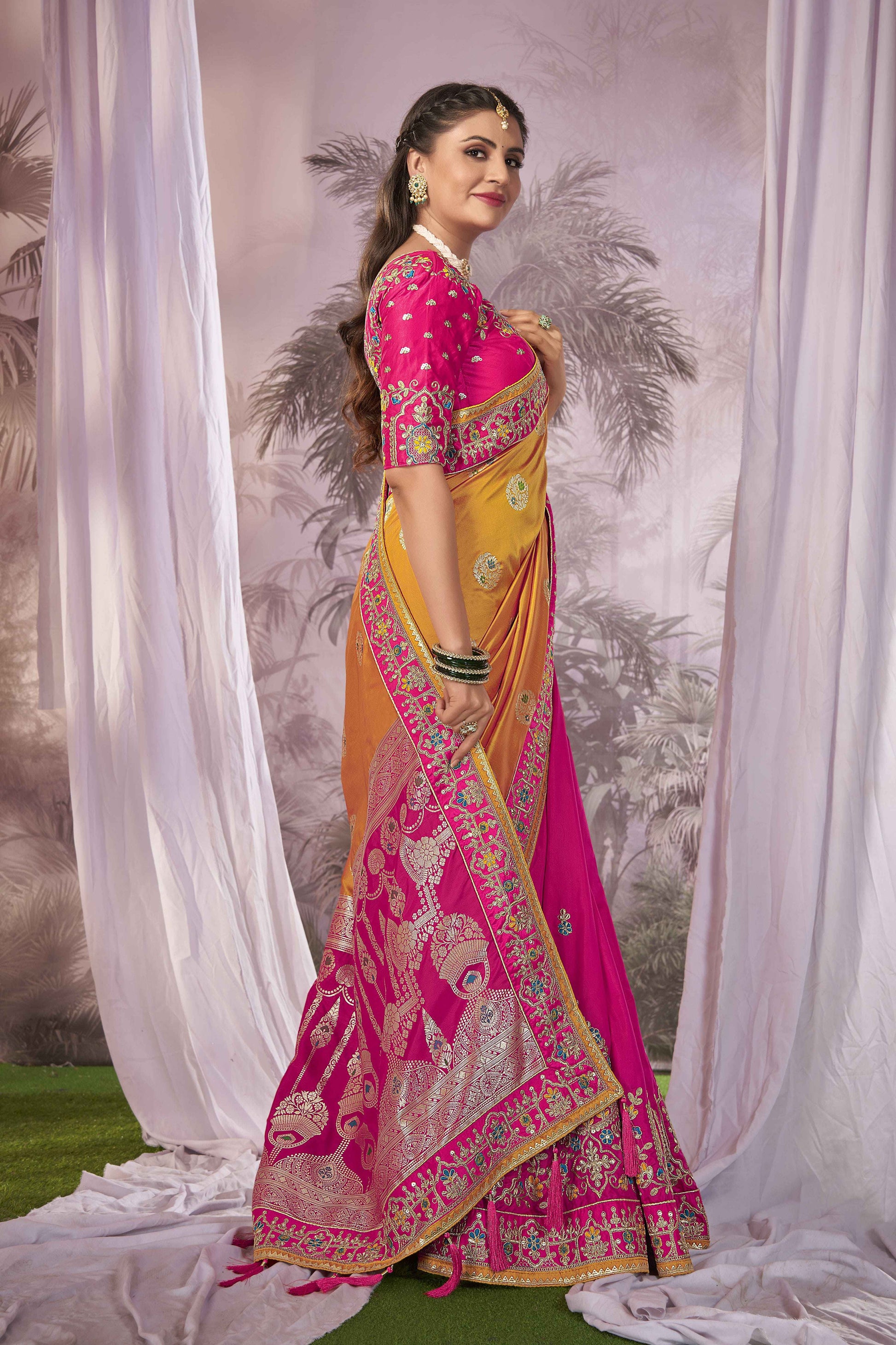 MANOHARI Banarasi Silk Blend Jacquard Work Saree - Pink