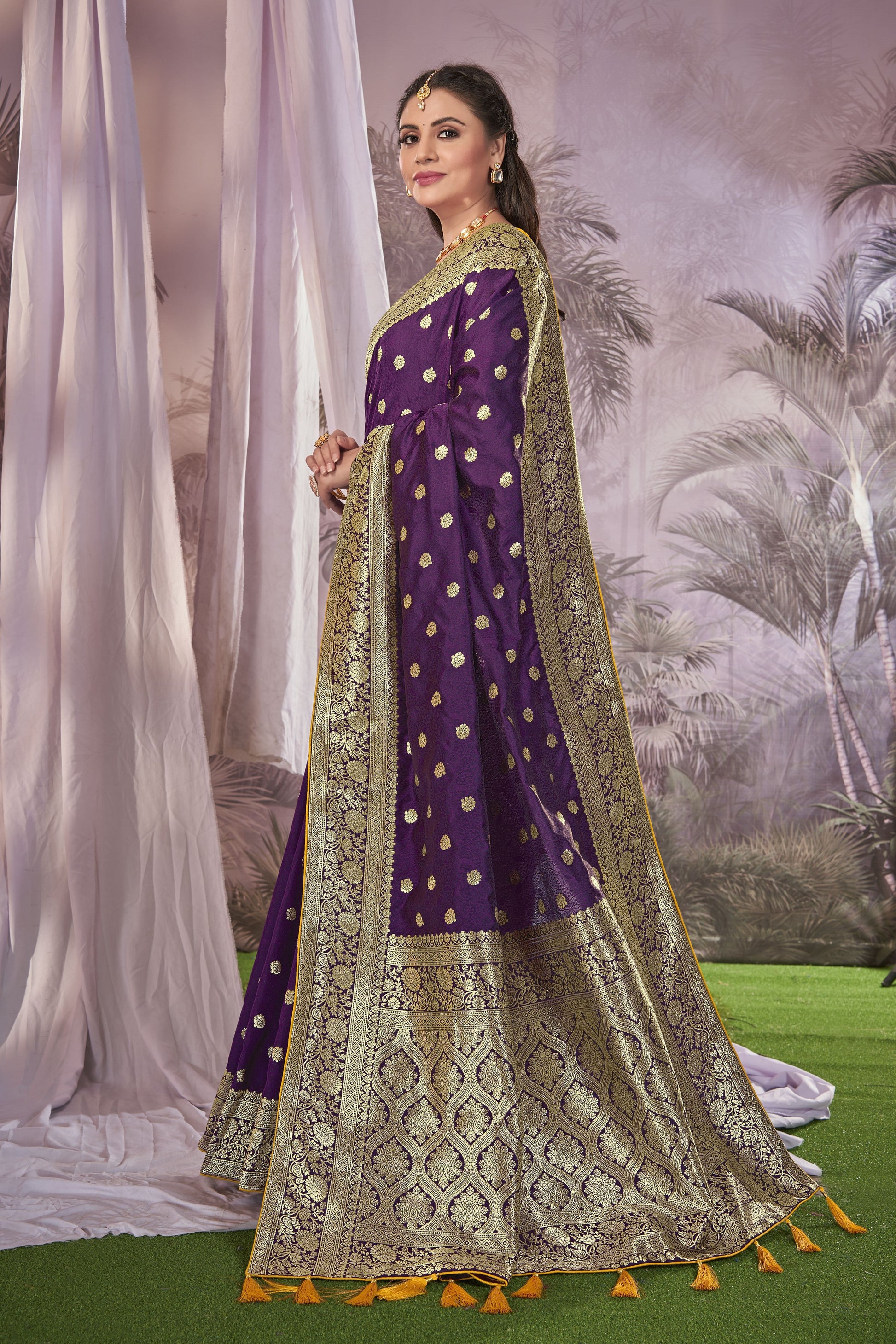 MANOHARI Banarasi Silk Blend Jacquard Work Saree - Purple