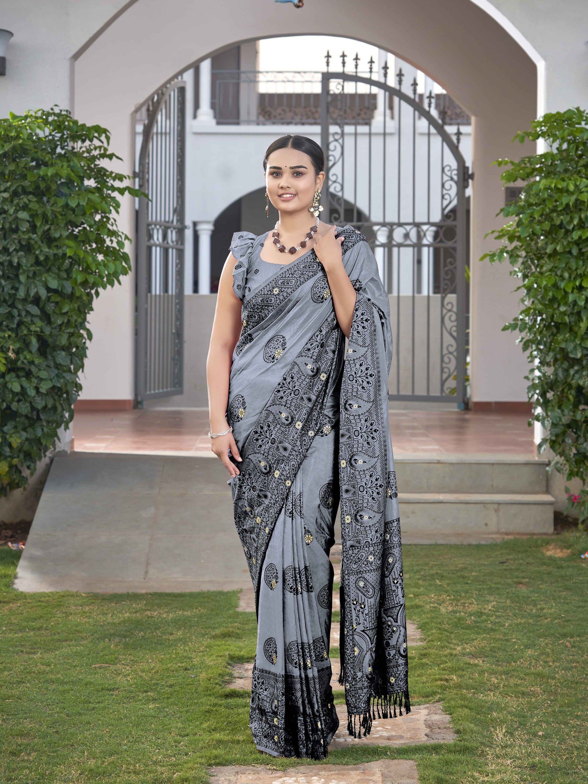 MANOHARI Banarasi Silk Blend Jacquard Work Saree - Grey