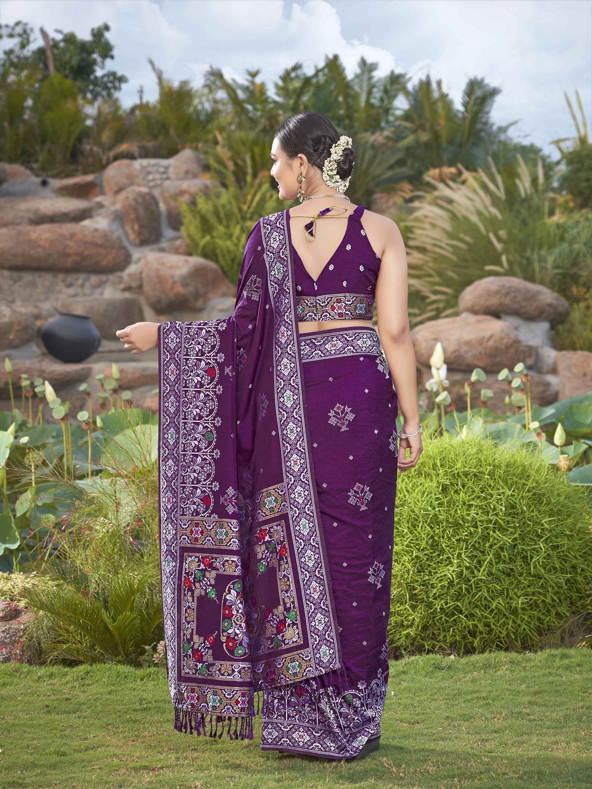 MANOHARI Banarasi Silk Blend Jacquard Work Saree - Purple