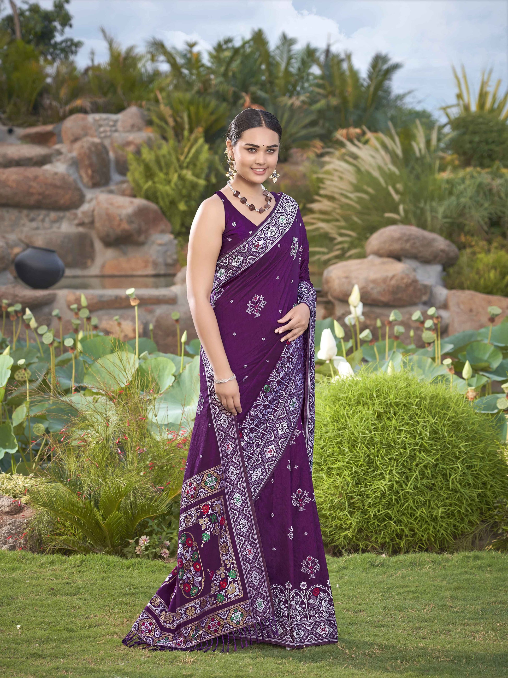 MANOHARI Banarasi Silk Blend Jacquard Work Saree - Purple