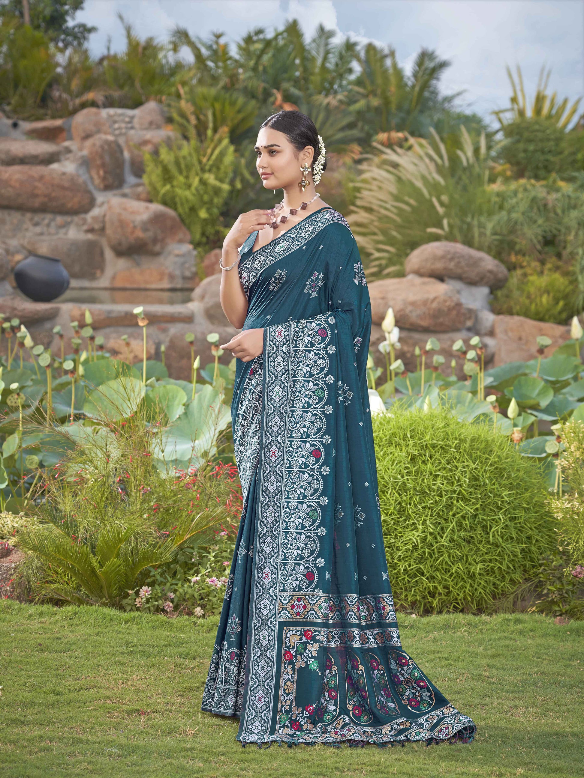 MANOHARI Banarasi Silk Blend Jacquard Work Saree - Blue