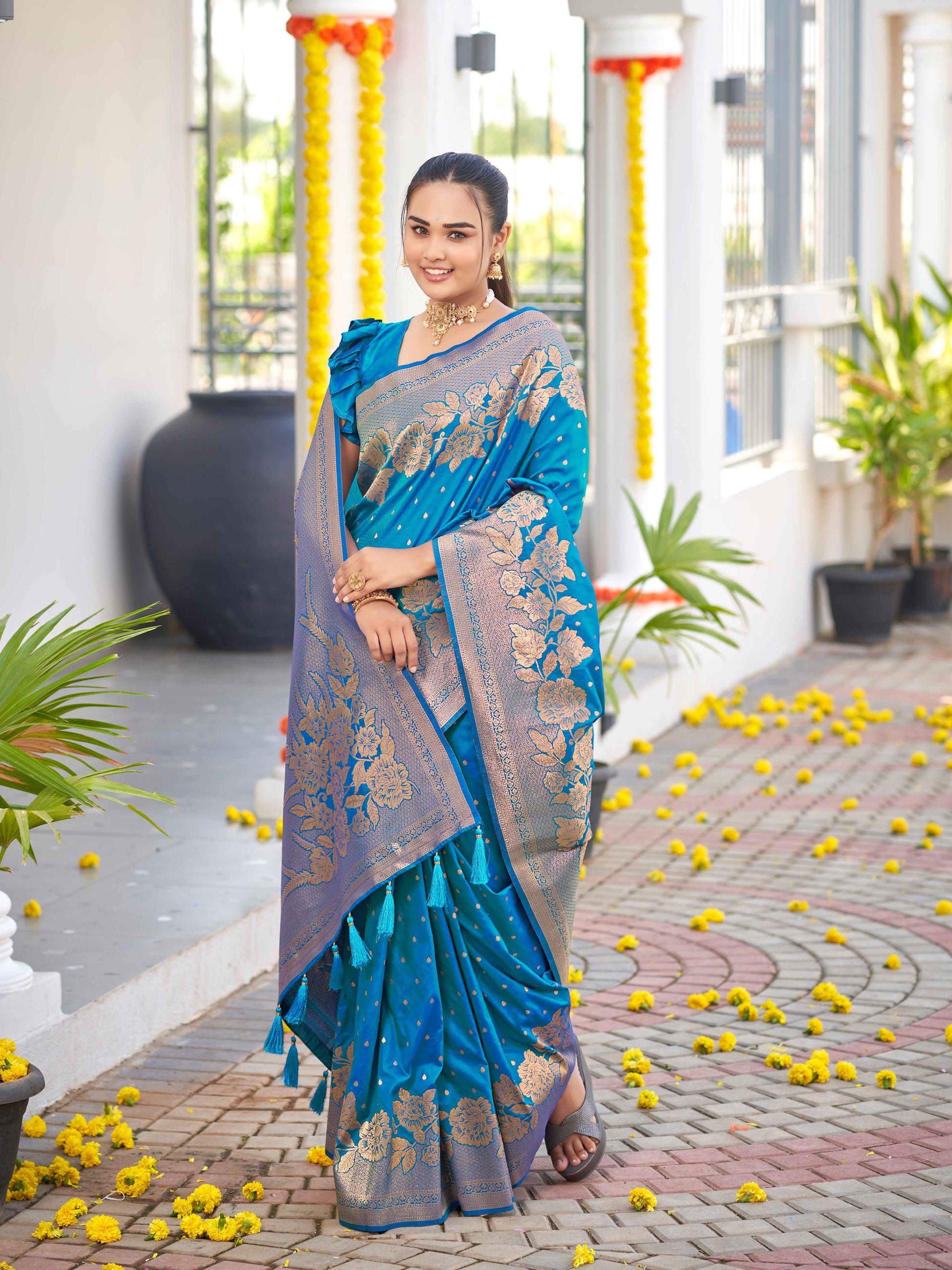 MANOHARI Banarasi Silk Blend Jacquard Work Saree - Blue