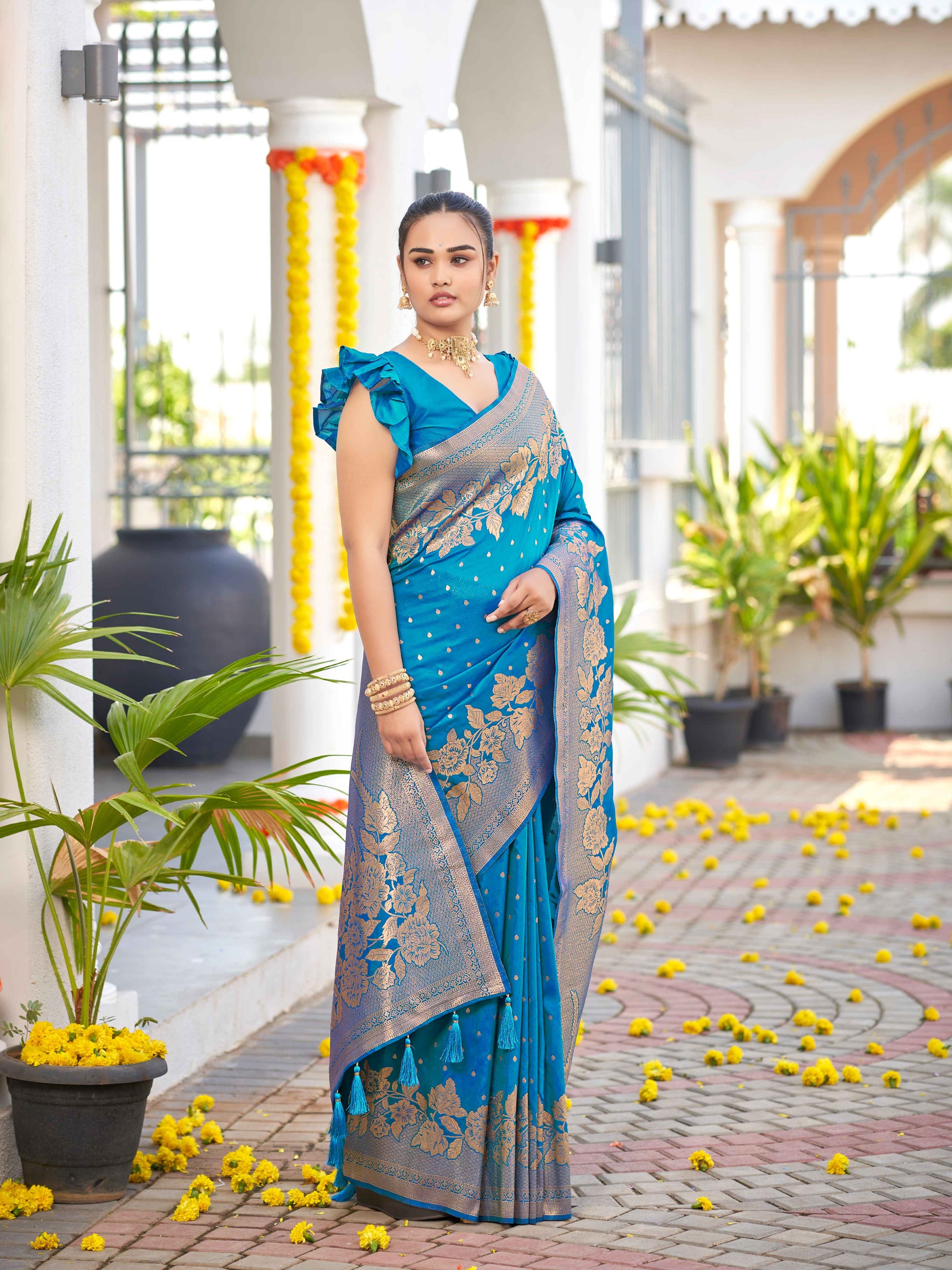 MANOHARI Banarasi Silk Blend Jacquard Work Saree - Blue