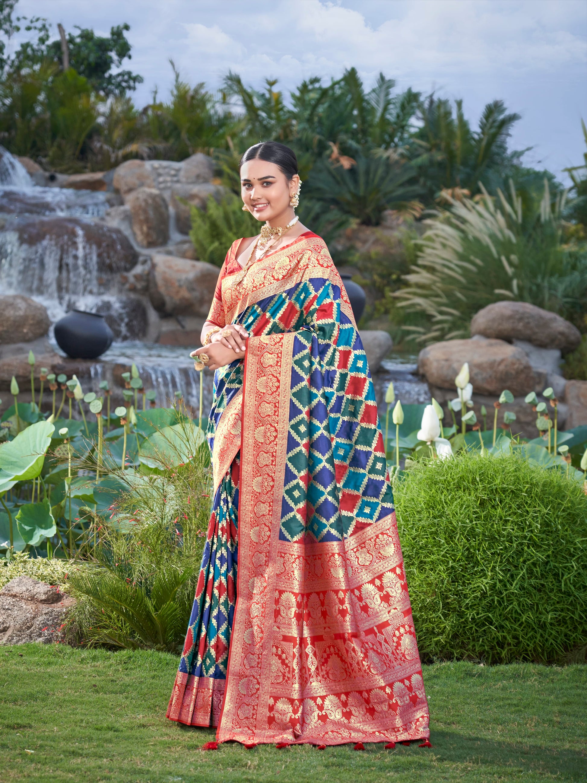 MANOHARI Banarasi Silk Blend Jacquard Work Saree - Blue