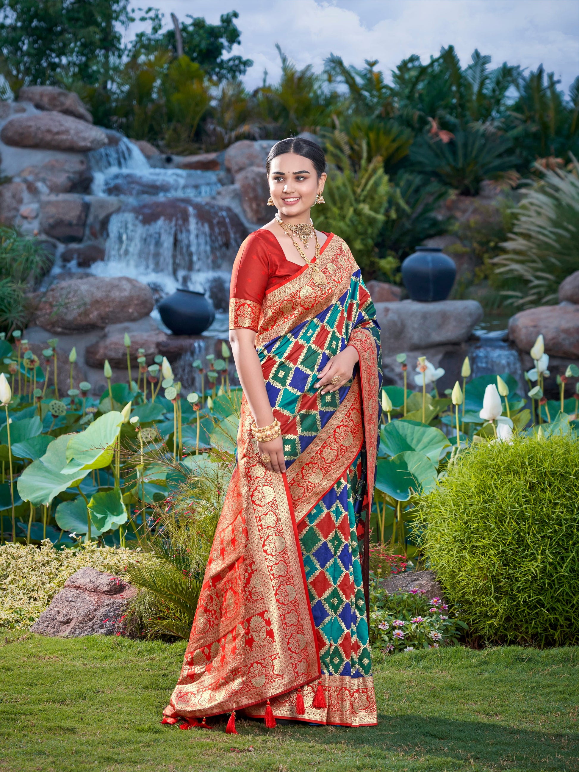 MANOHARI Banarasi Silk Blend Jacquard Work Saree - Blue