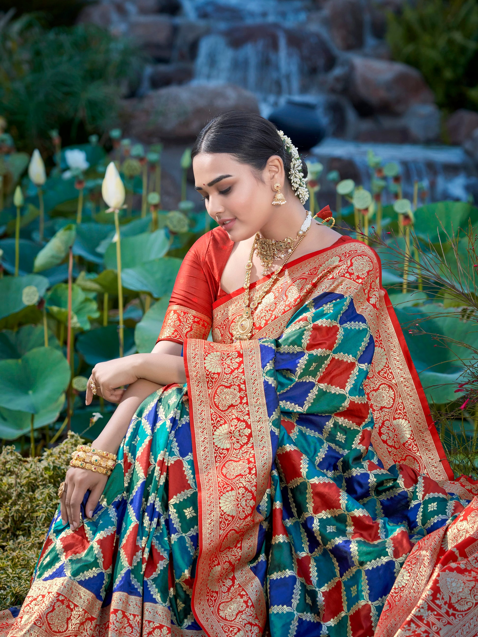 MANOHARI Banarasi Silk Blend Jacquard Work Saree - Blue