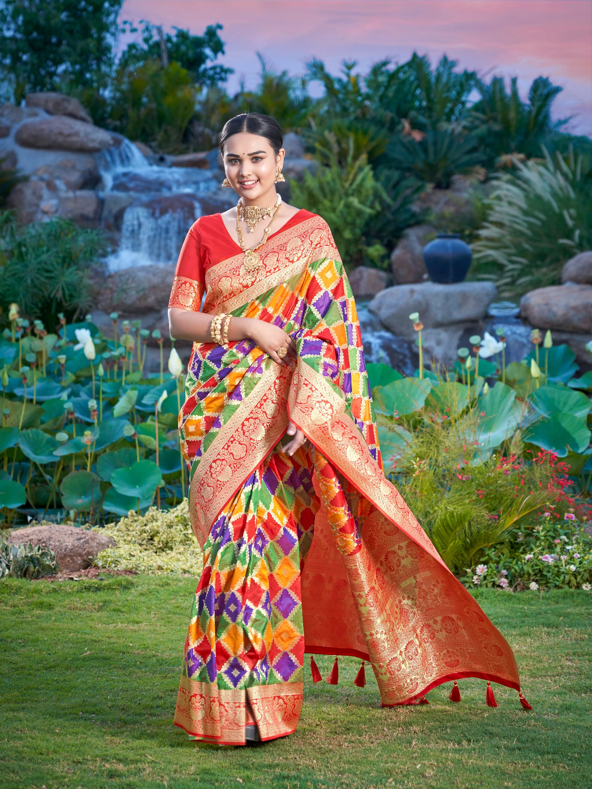 MANOHARI Banarasi Silk Blend Jacquard Work Saree - Green