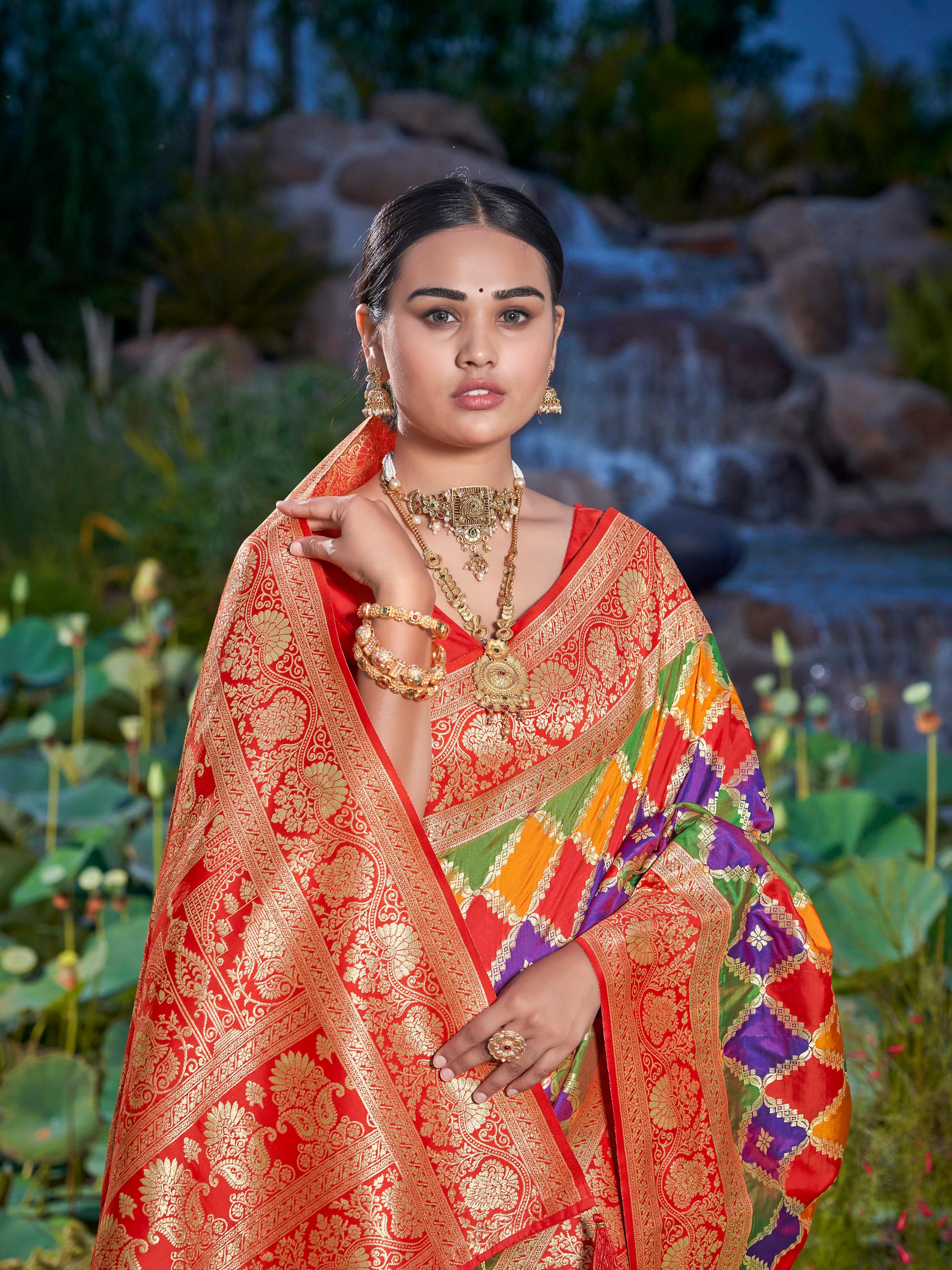 MANOHARI Banarasi Silk Blend Jacquard Work Saree - Green