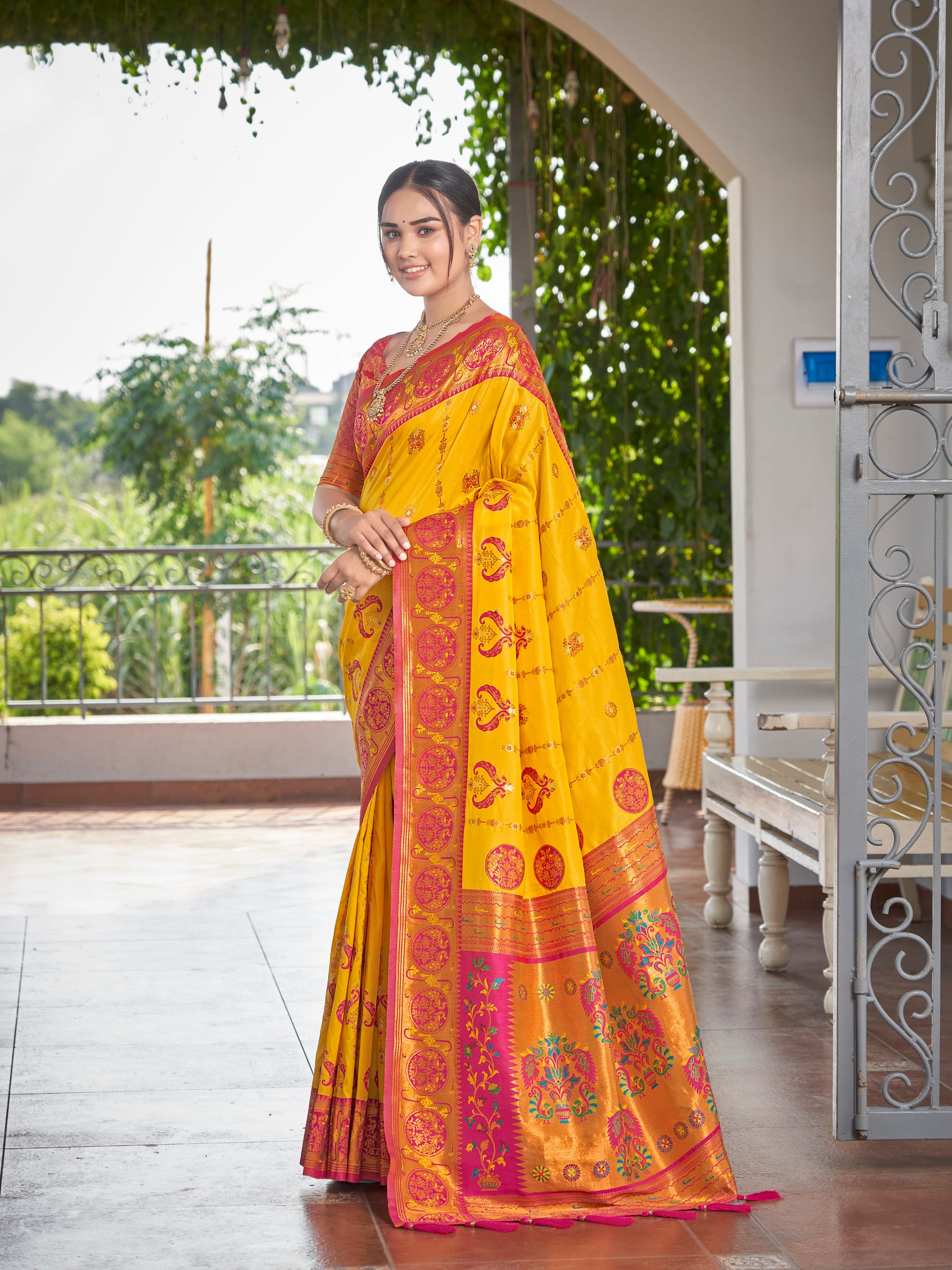 MANOHARI Banarasi Silk Blend Jacquard Work Saree - Yellow