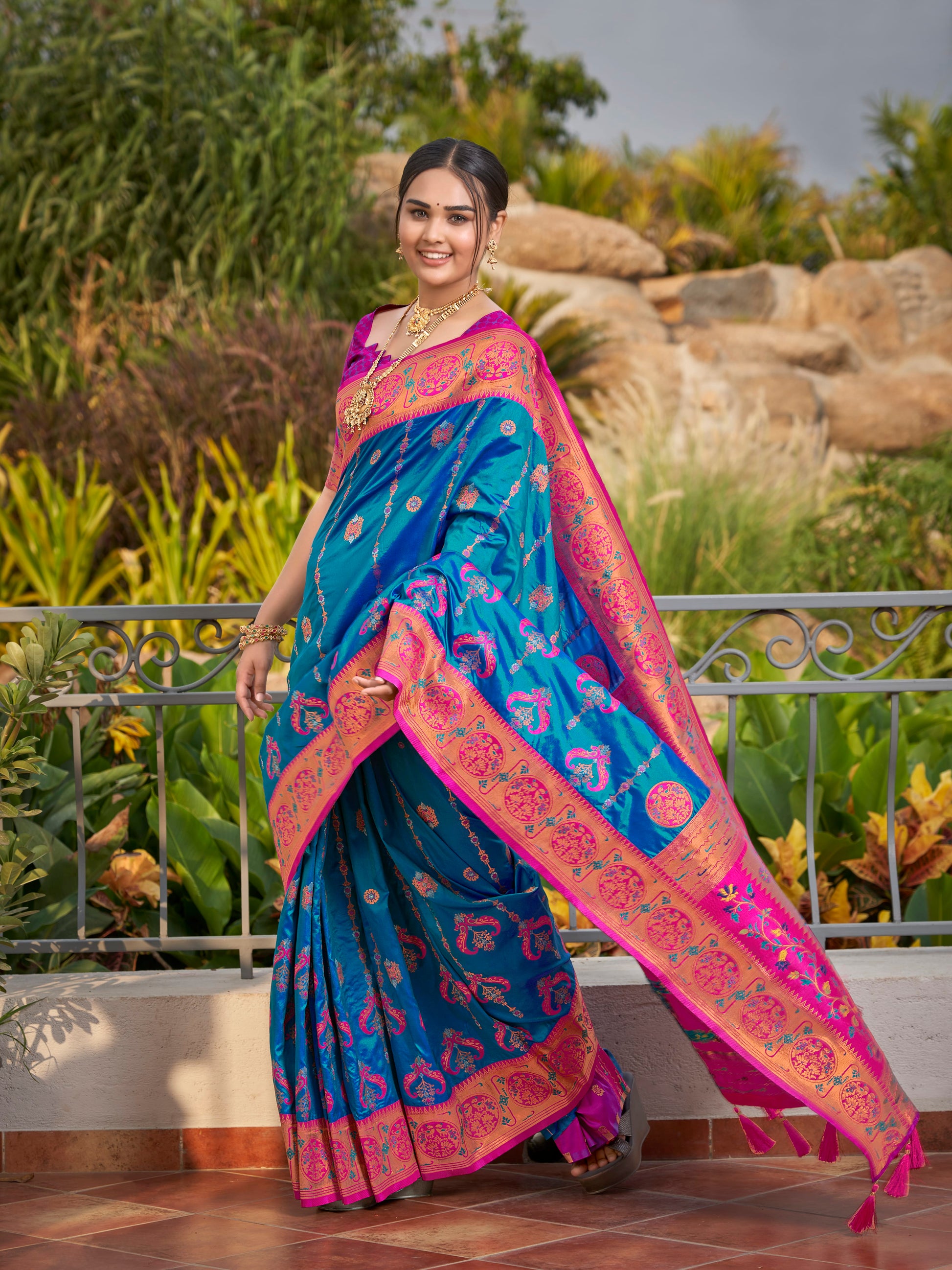MANOHARI Banarasi Silk Blend Jacquard Work Saree - Blue