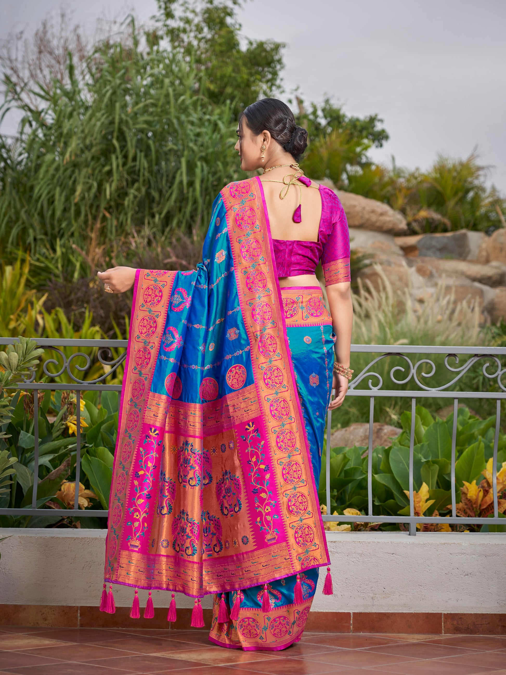 MANOHARI Banarasi Silk Blend Jacquard Work Saree - Blue