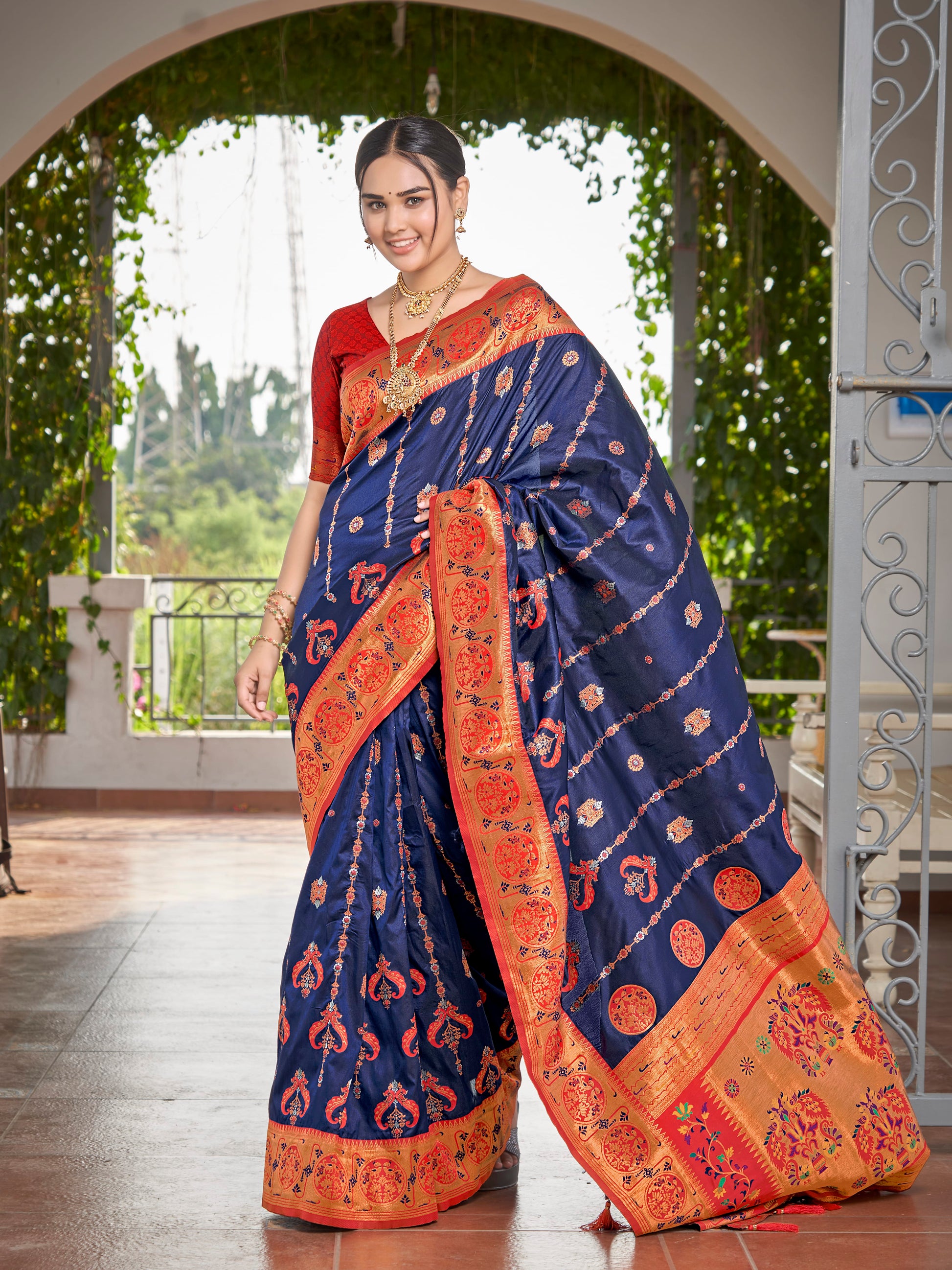 MANOHARI Banarasi Silk Blend Jacquard Work Saree - Blue