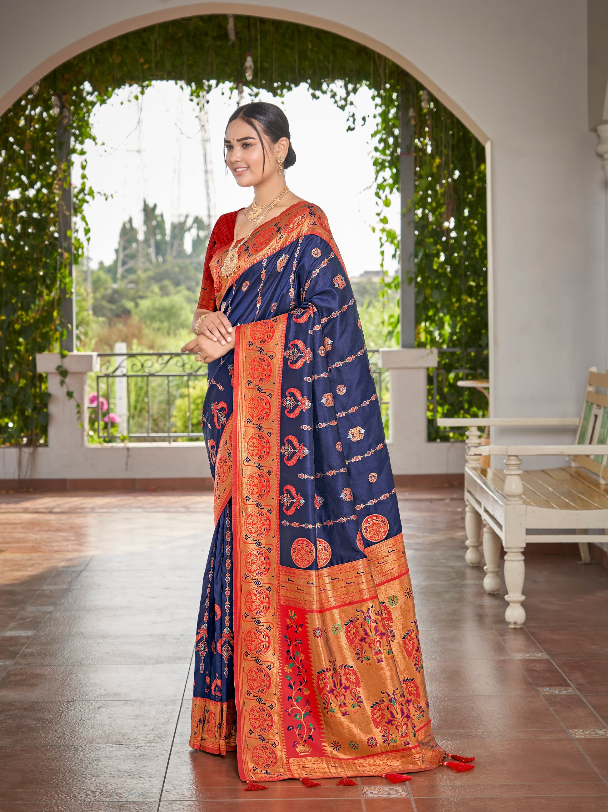 MANOHARI Banarasi Silk Blend Jacquard Work Saree - Blue