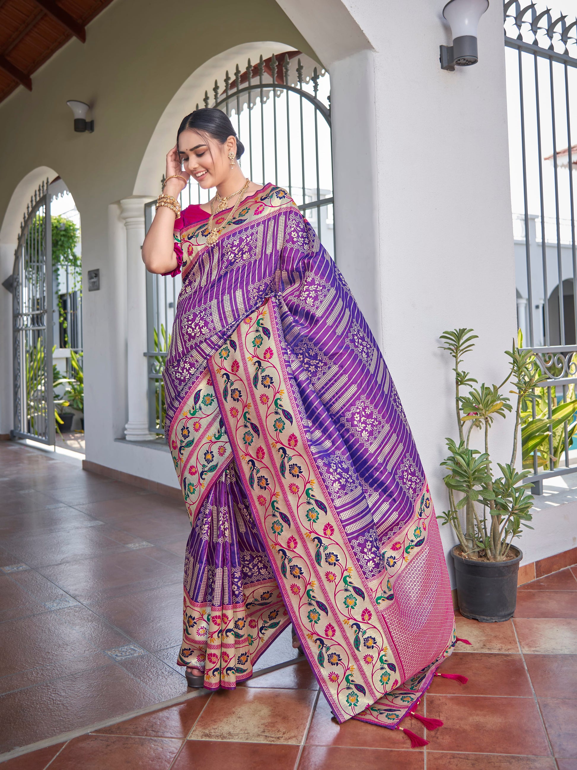 MANOHARI Banarasi Silk Blend Jacquard Work Saree - Purple