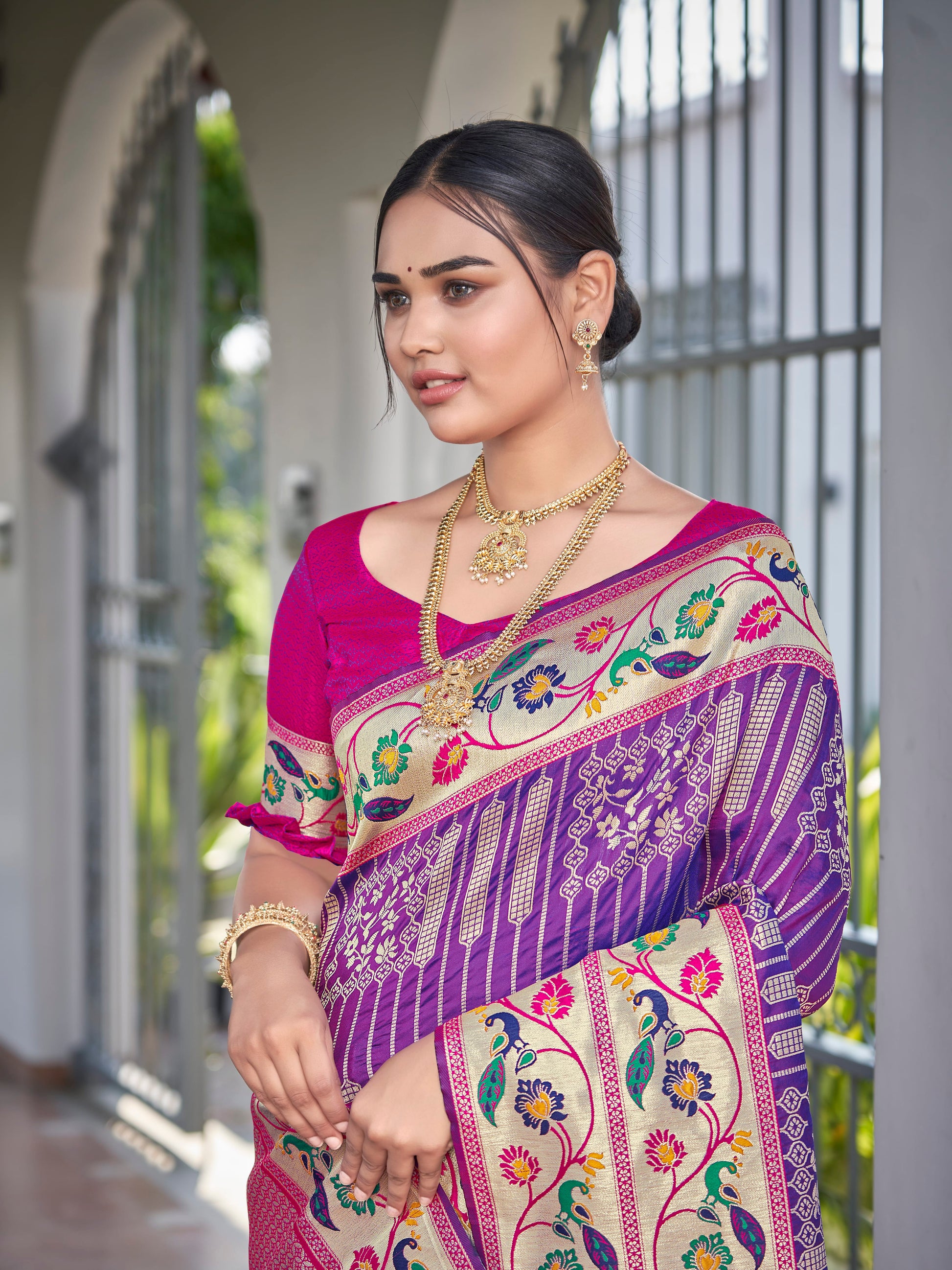 MANOHARI Banarasi Silk Blend Jacquard Work Saree - Purple
