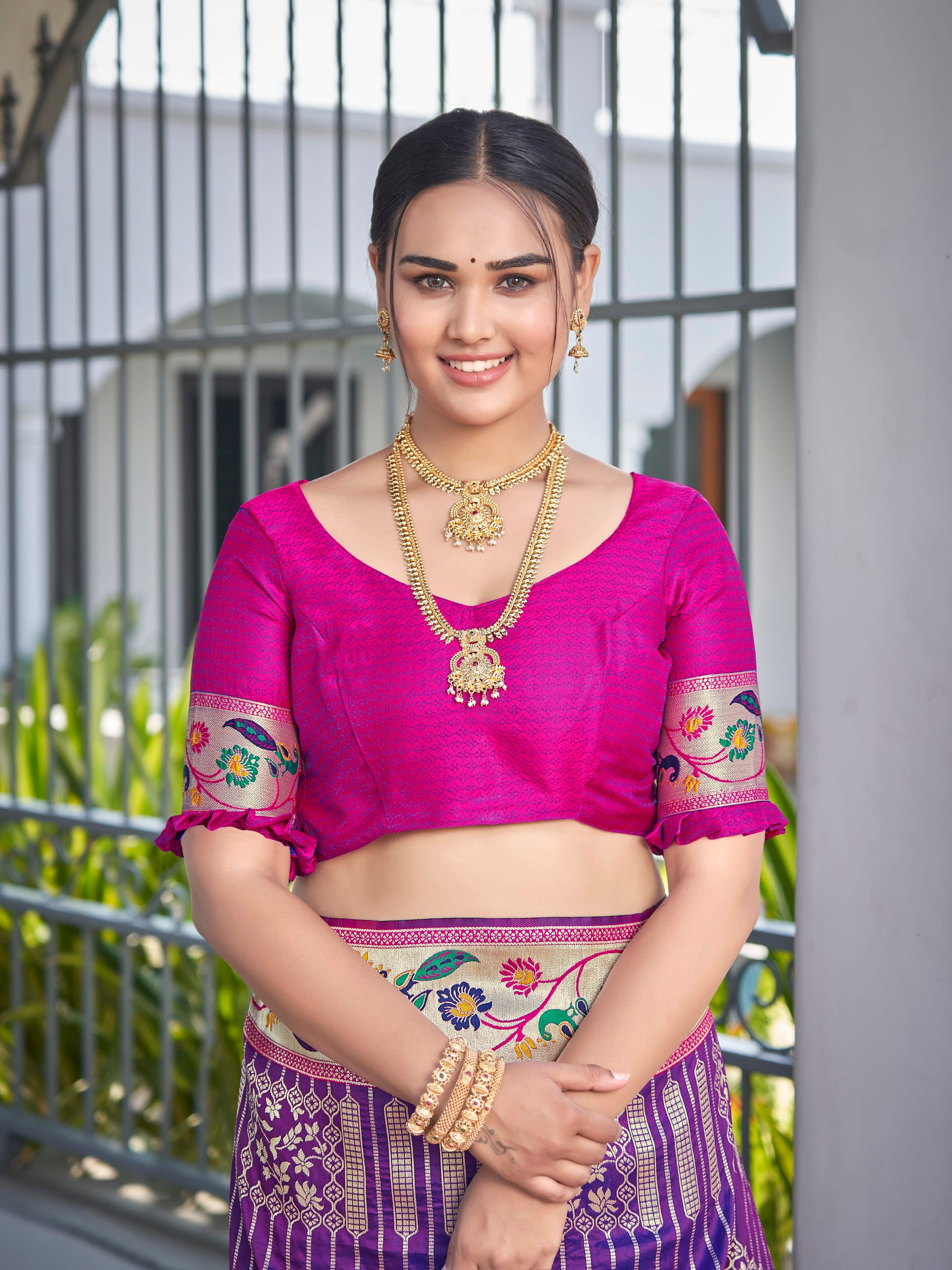 MANOHARI Banarasi Silk Blend Jacquard Work Saree - Purple