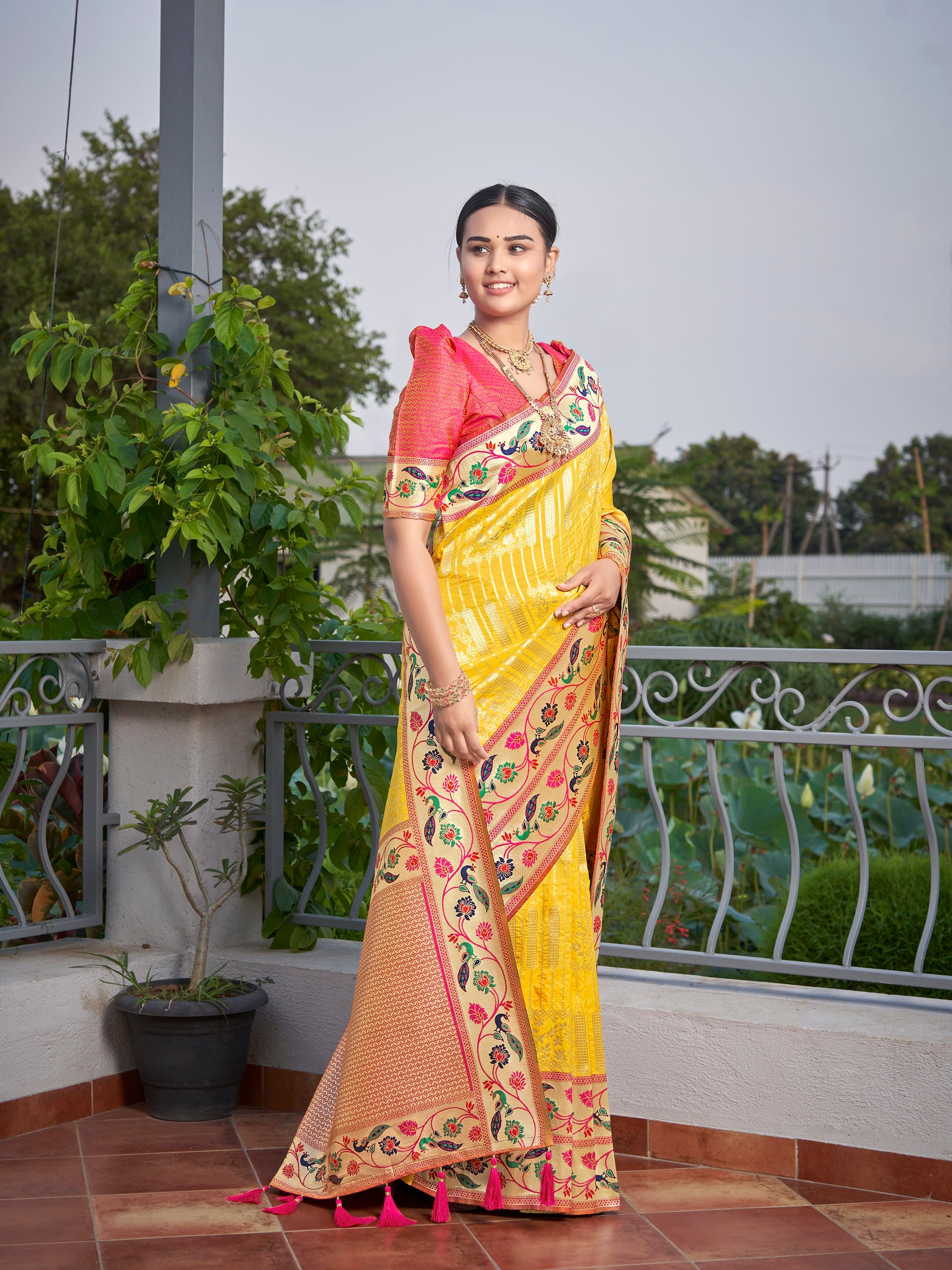 MANOHARI Banarasi Silk Blend Jacquard Work Saree - Yellow