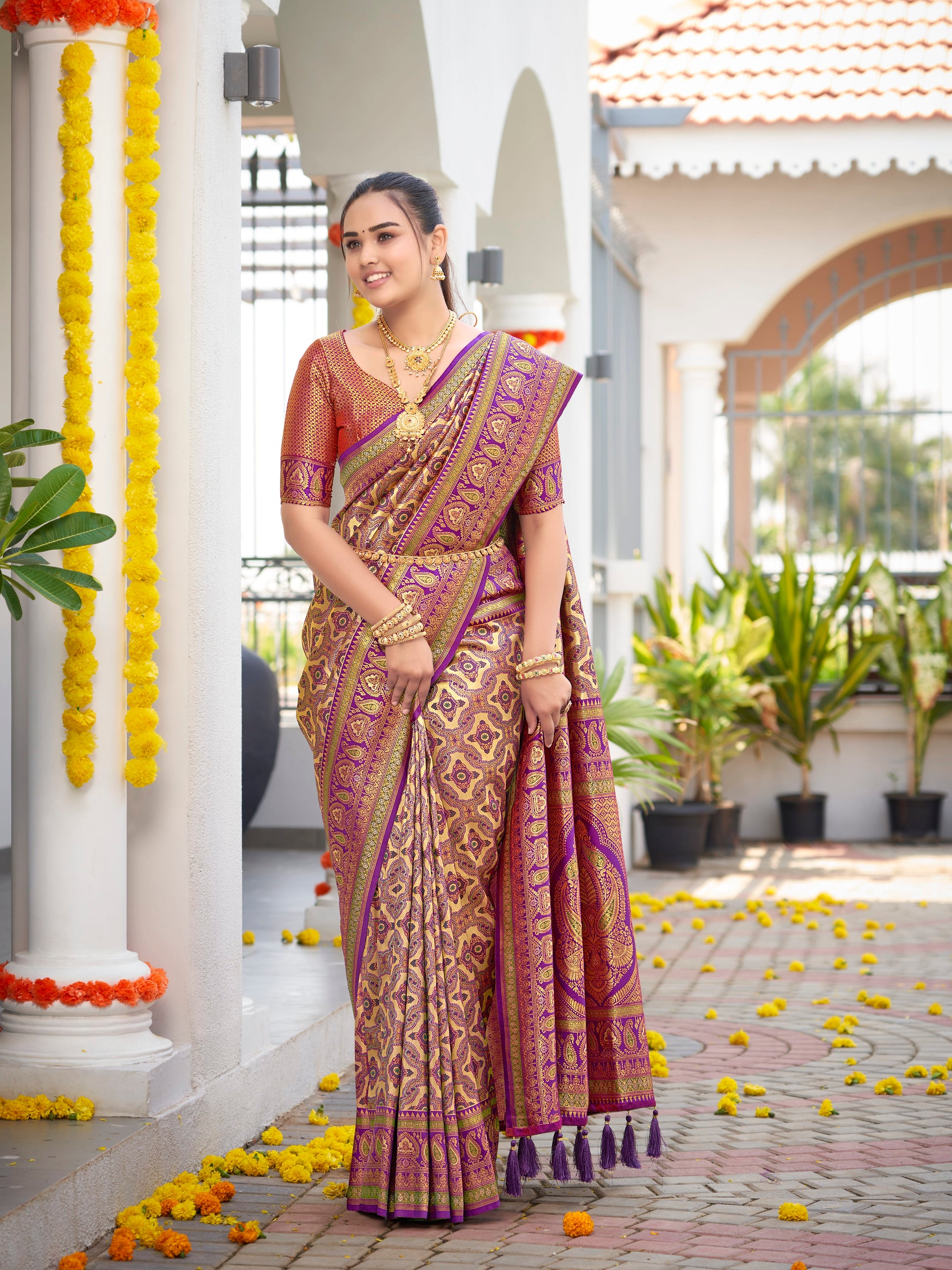 MANOHARI Banarasi Silk Blend Jacquard Work Saree - Purple