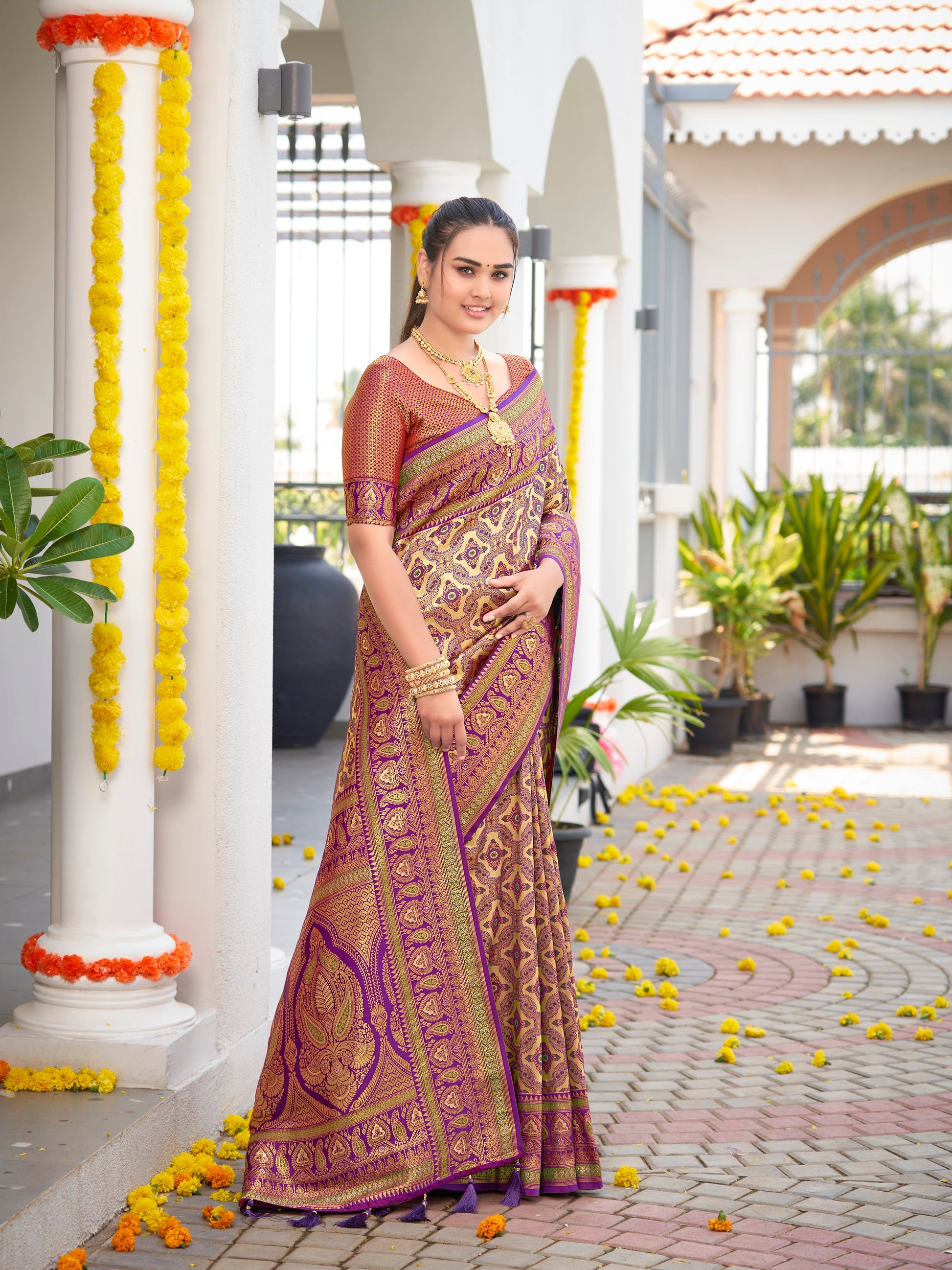 MANOHARI Banarasi Silk Blend Jacquard Work Saree - Purple