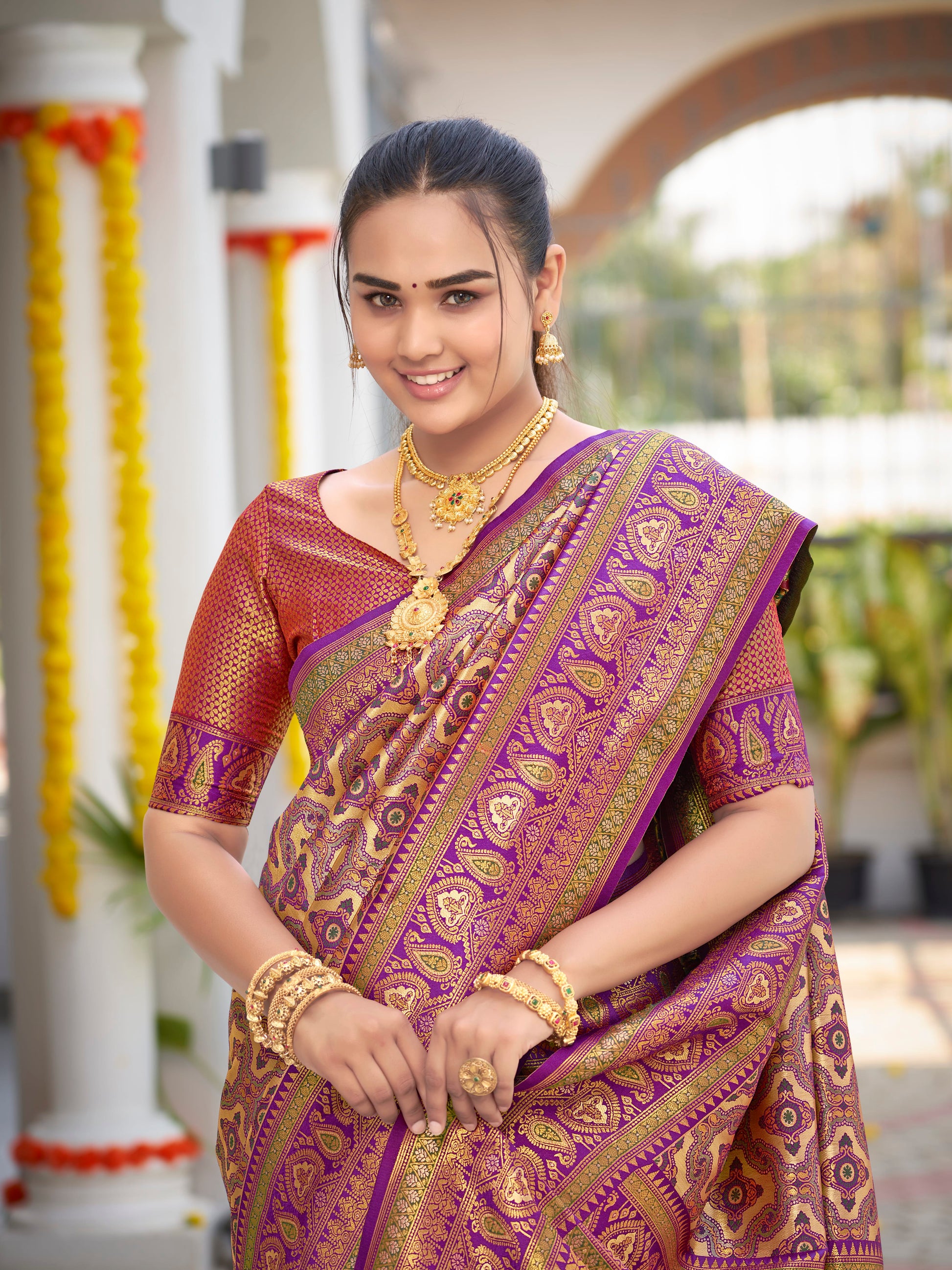 MANOHARI Banarasi Silk Blend Jacquard Work Saree - Purple