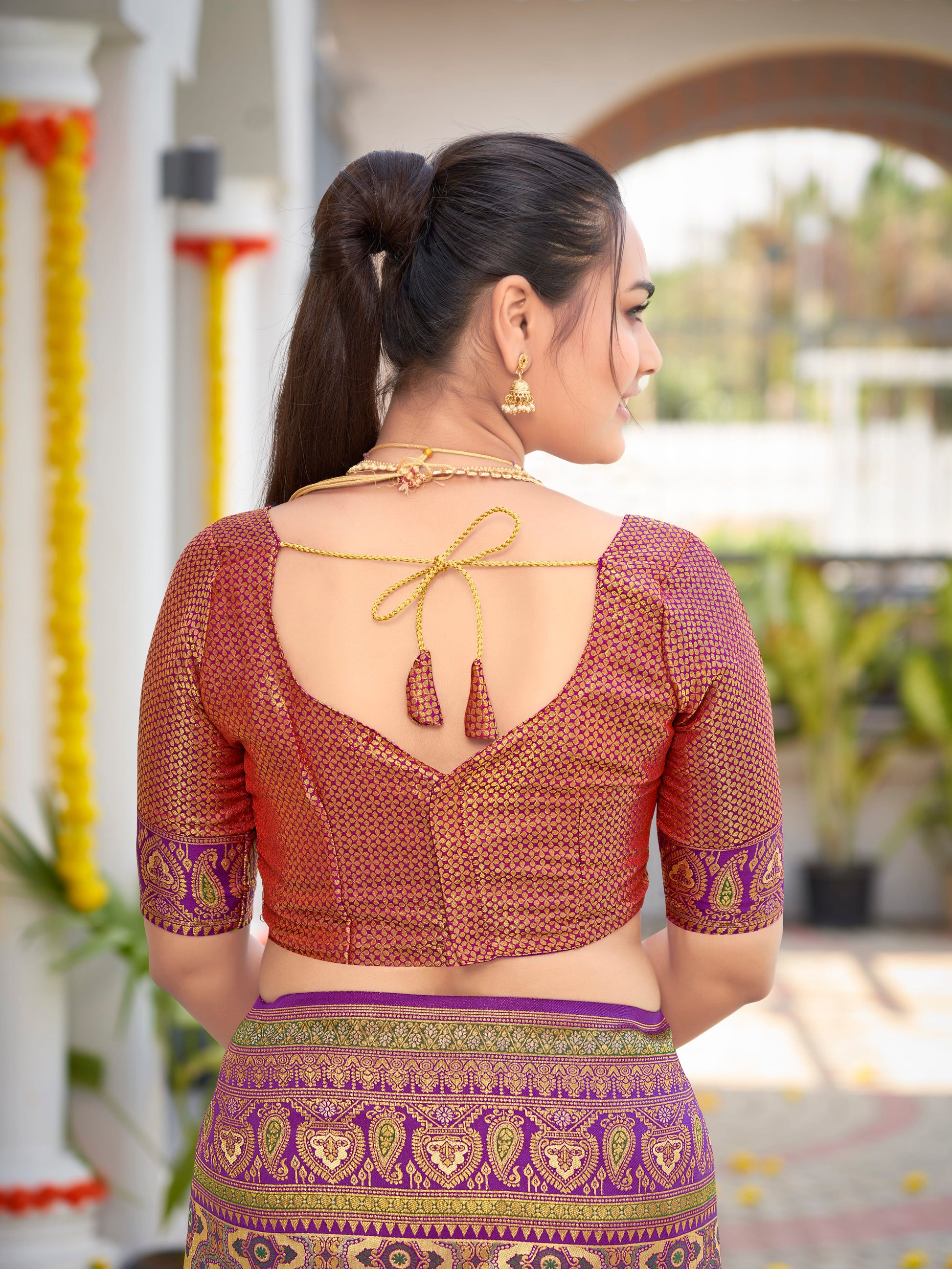 MANOHARI Banarasi Silk Blend Jacquard Work Saree - Purple