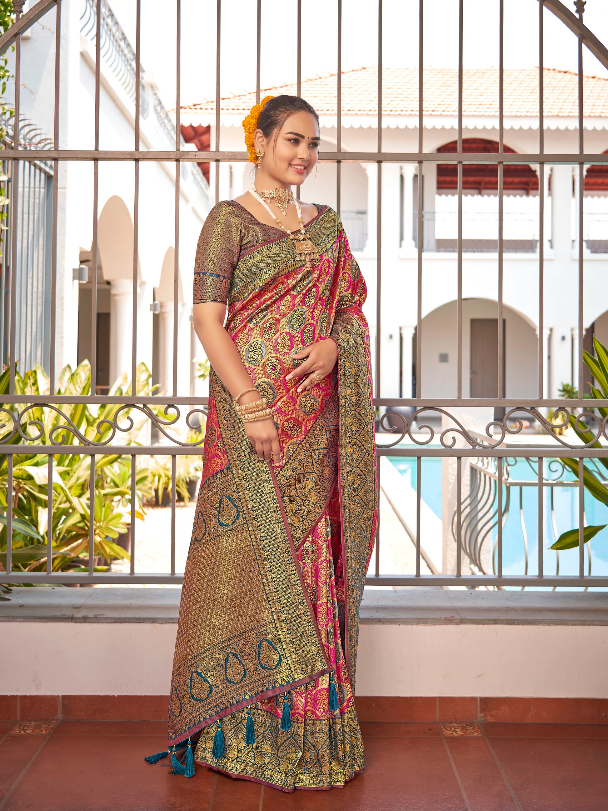 MANOHARI Banarasi Silk Blend Jacquard Work Saree - Pink