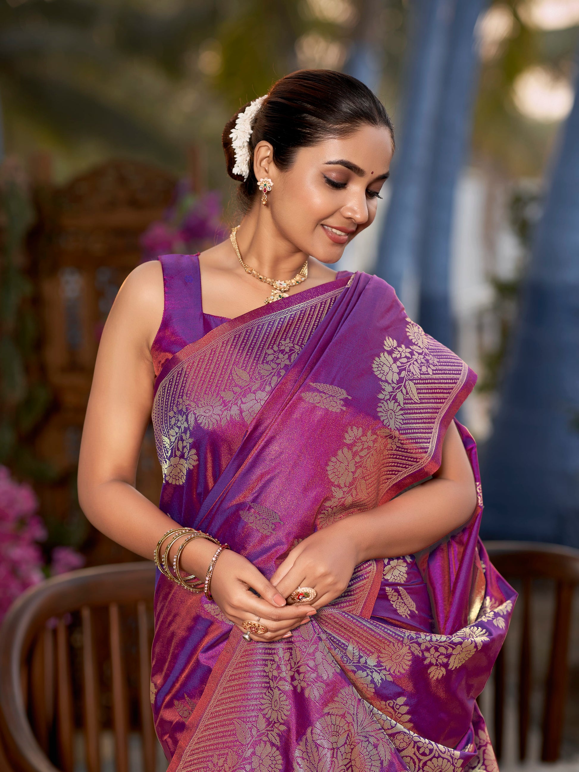 MANOHARI Banarasi Silk Blend Jacquard Work Saree - Purple