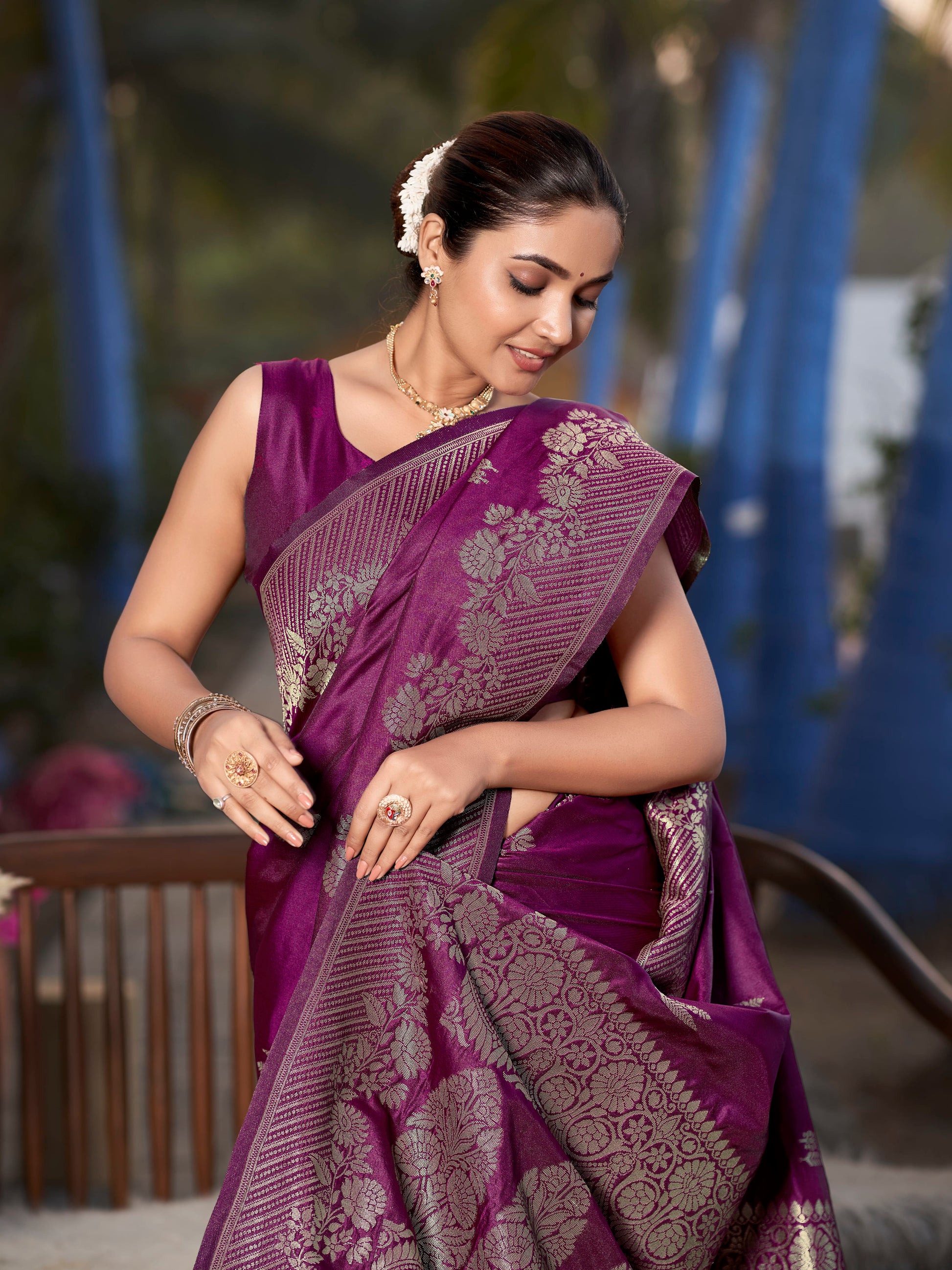 MANOHARI Banarasi Silk Blend Jacquard Work Saree - Purple
