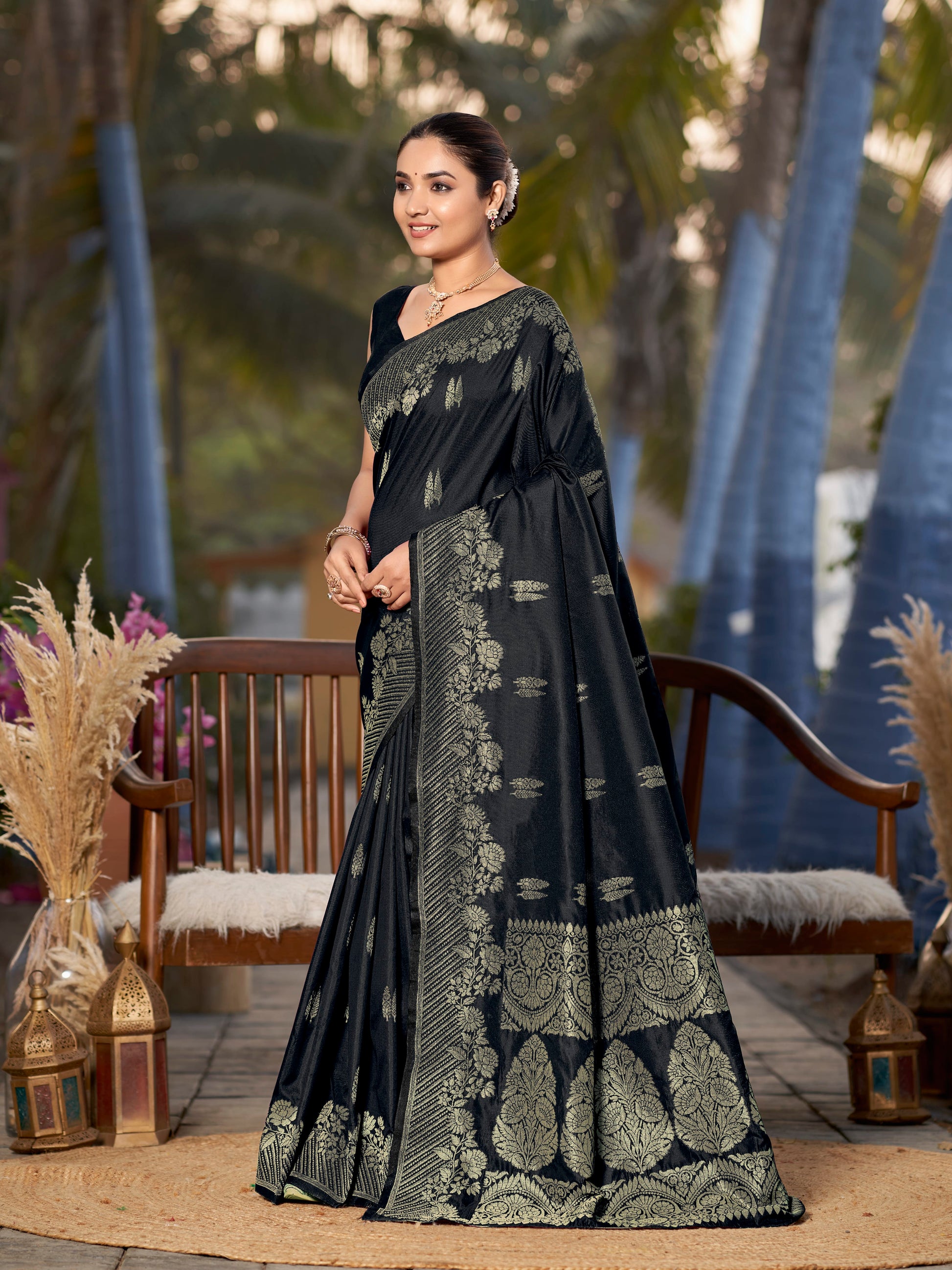 MANOHARI Banarasi Silk Blend Jacquard Work Saree - Black
