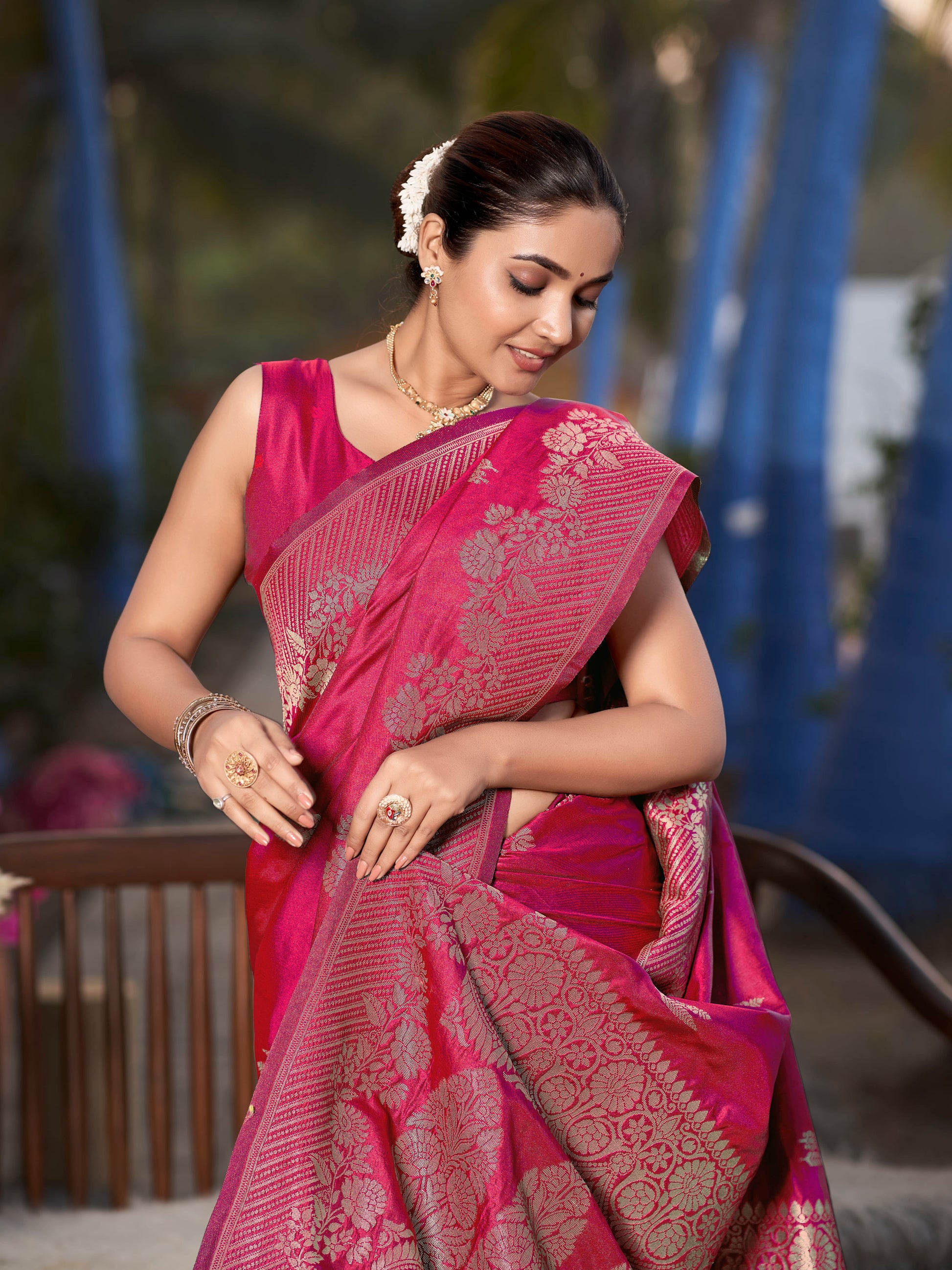 MANOHARI Banarasi Silk Blend Jacquard Work Saree - Pink