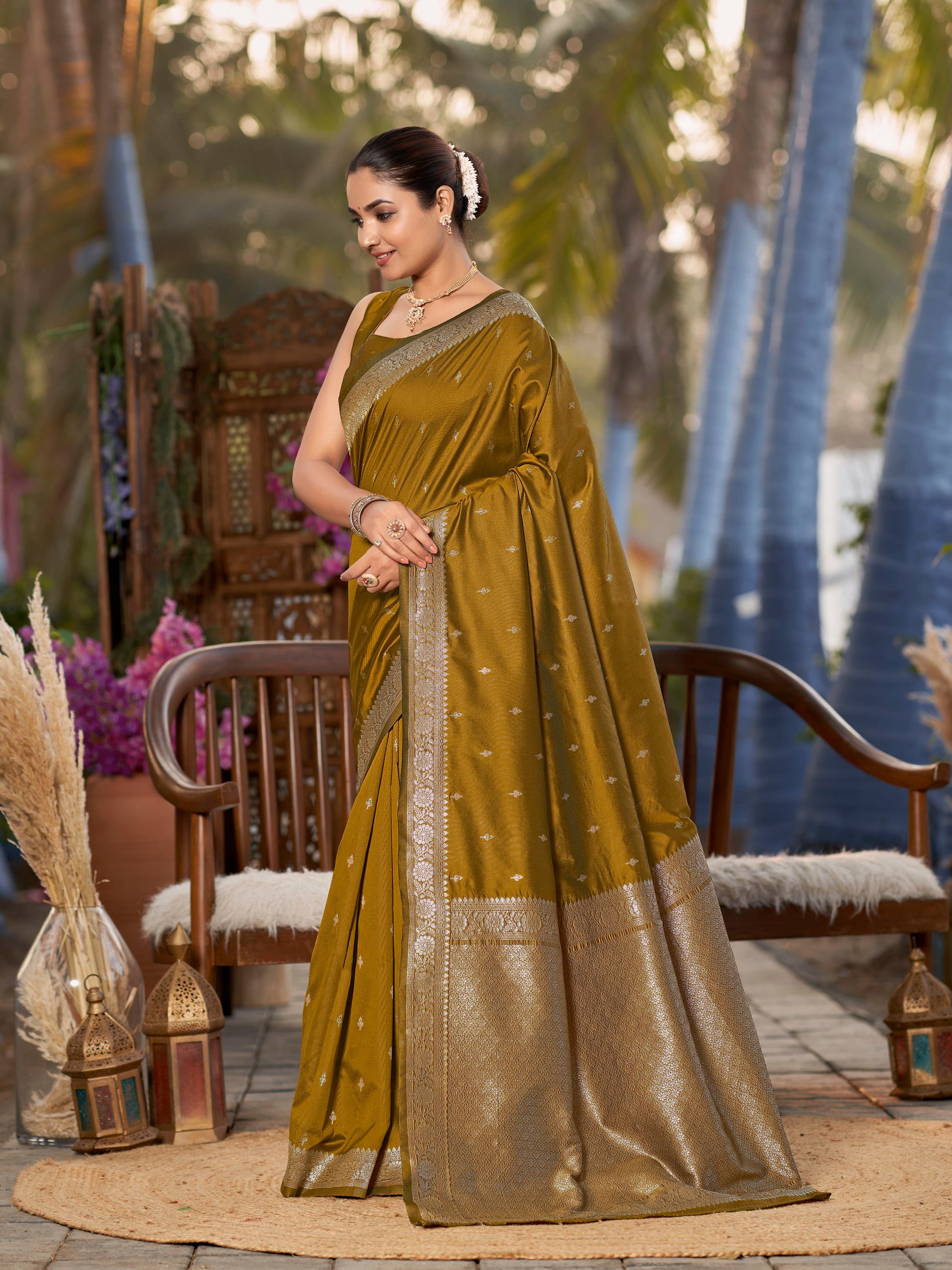MANOHARI Banarasi Silk Blend Jacquard Work Saree - Yellow