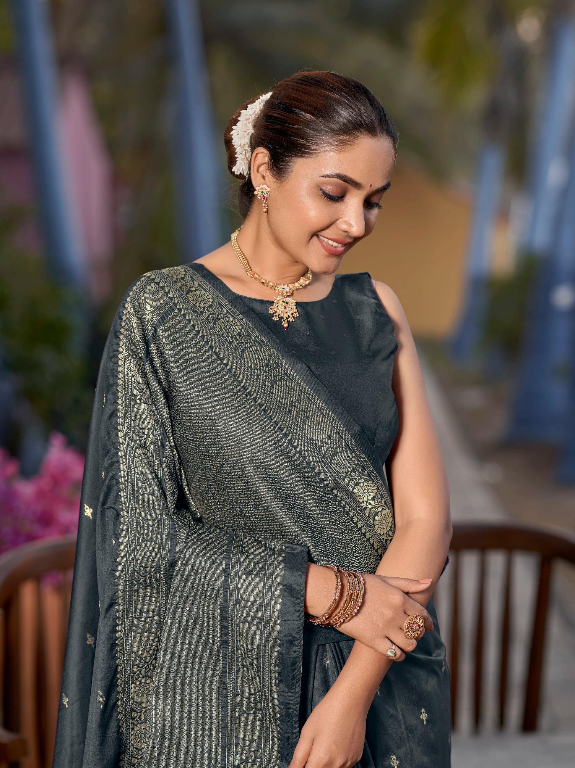 MANOHARI Banarasi Silk Blend Jacquard Work Saree - Grey