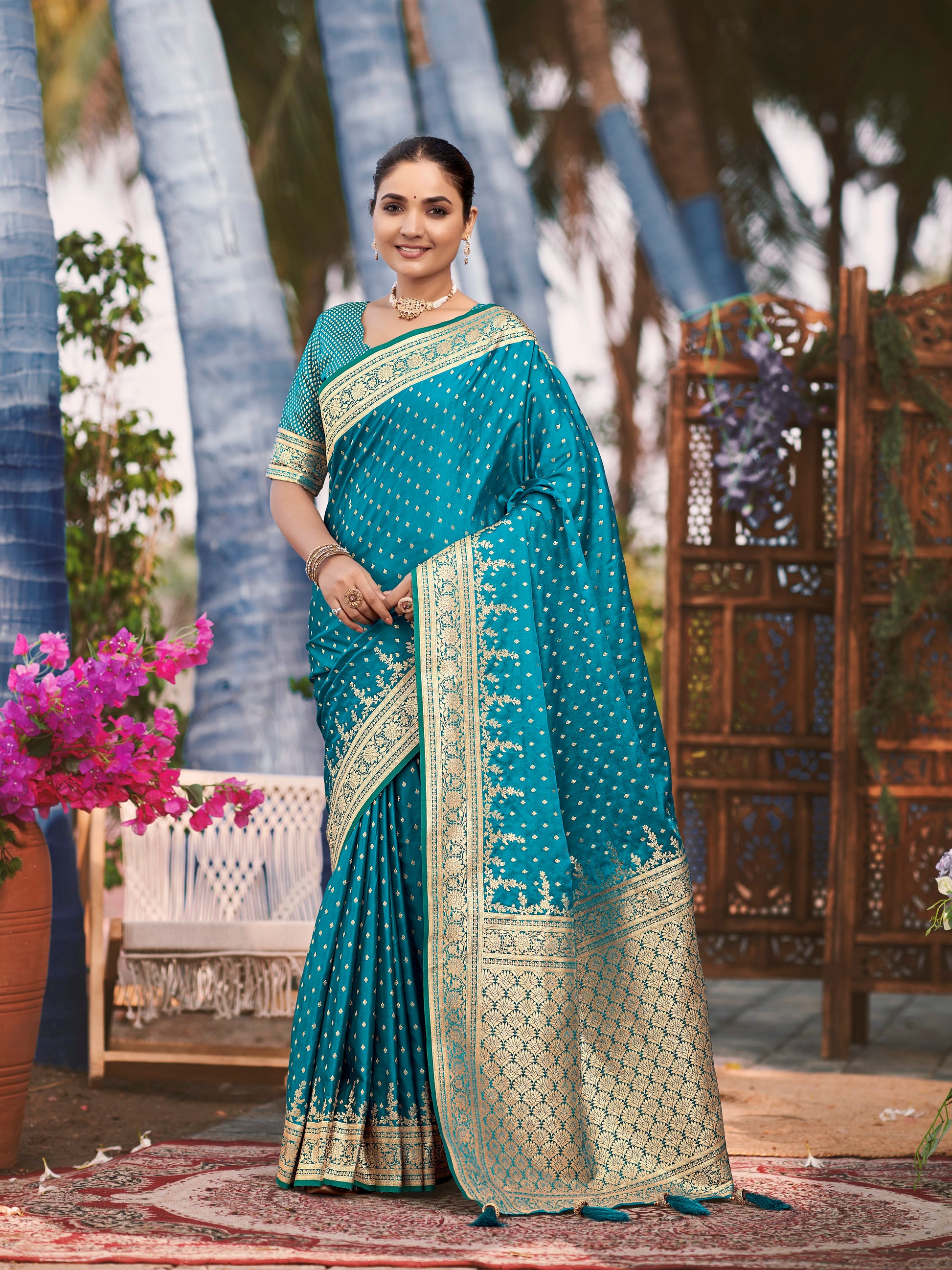 MANOHARI Banarasi Silk Blend Jacquard Work Saree - Turquoise